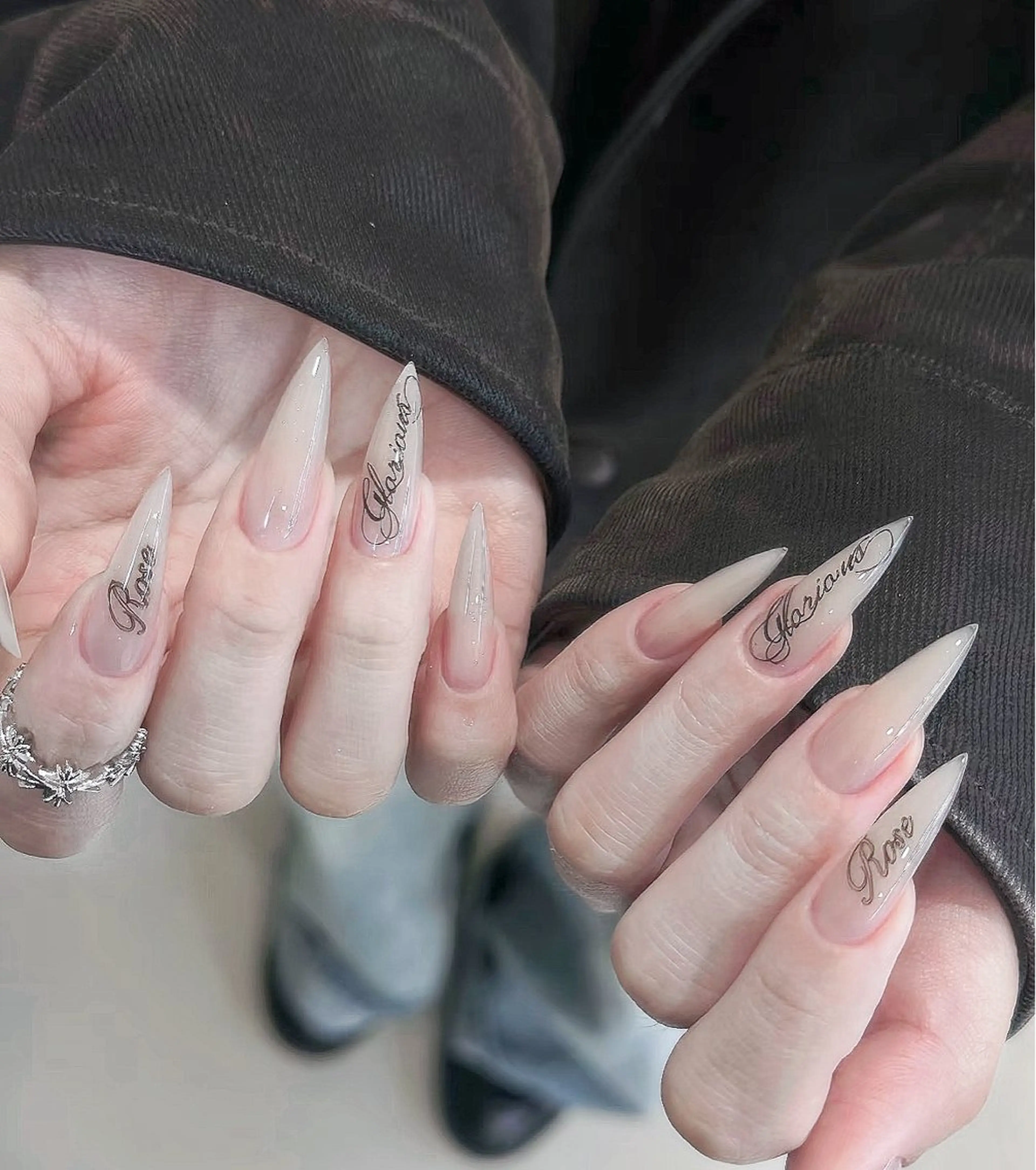 ネイル ジェルネイル 韓国ネイル マグネットネイル ミラーネイル パラジェル ハンドネイル ハンドケア Sun Nail 池袋のエステ・リラクイメージ