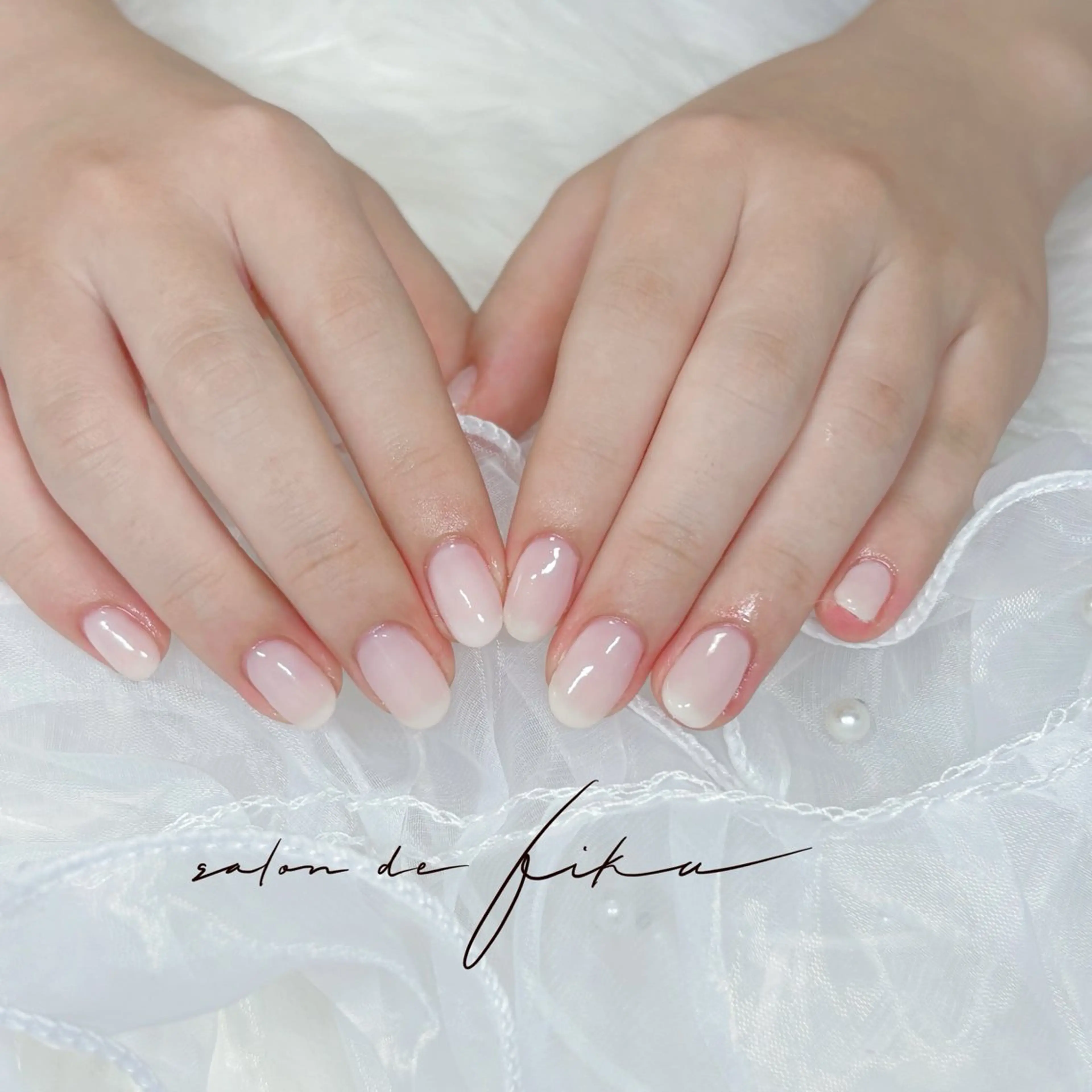 ネイル ホワイト ハンドネイル ハンドケア 🐝TOMO🎀ིྀ 【パラジェル取扱店】のネイルデザイン