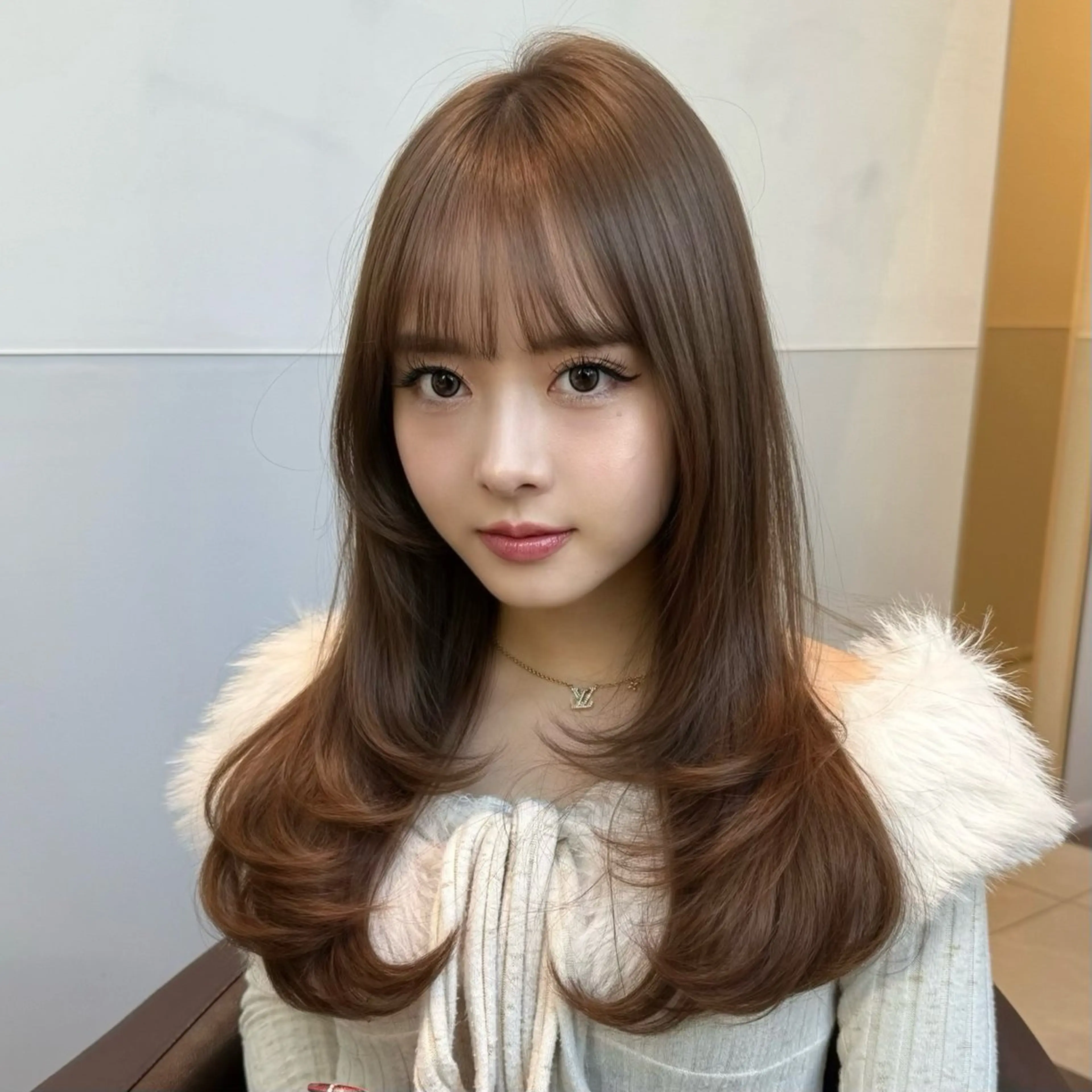 ミディアム レイヤーカット SALOWIN銀座六丁目店所属・津田 怜果のヘアスタイル