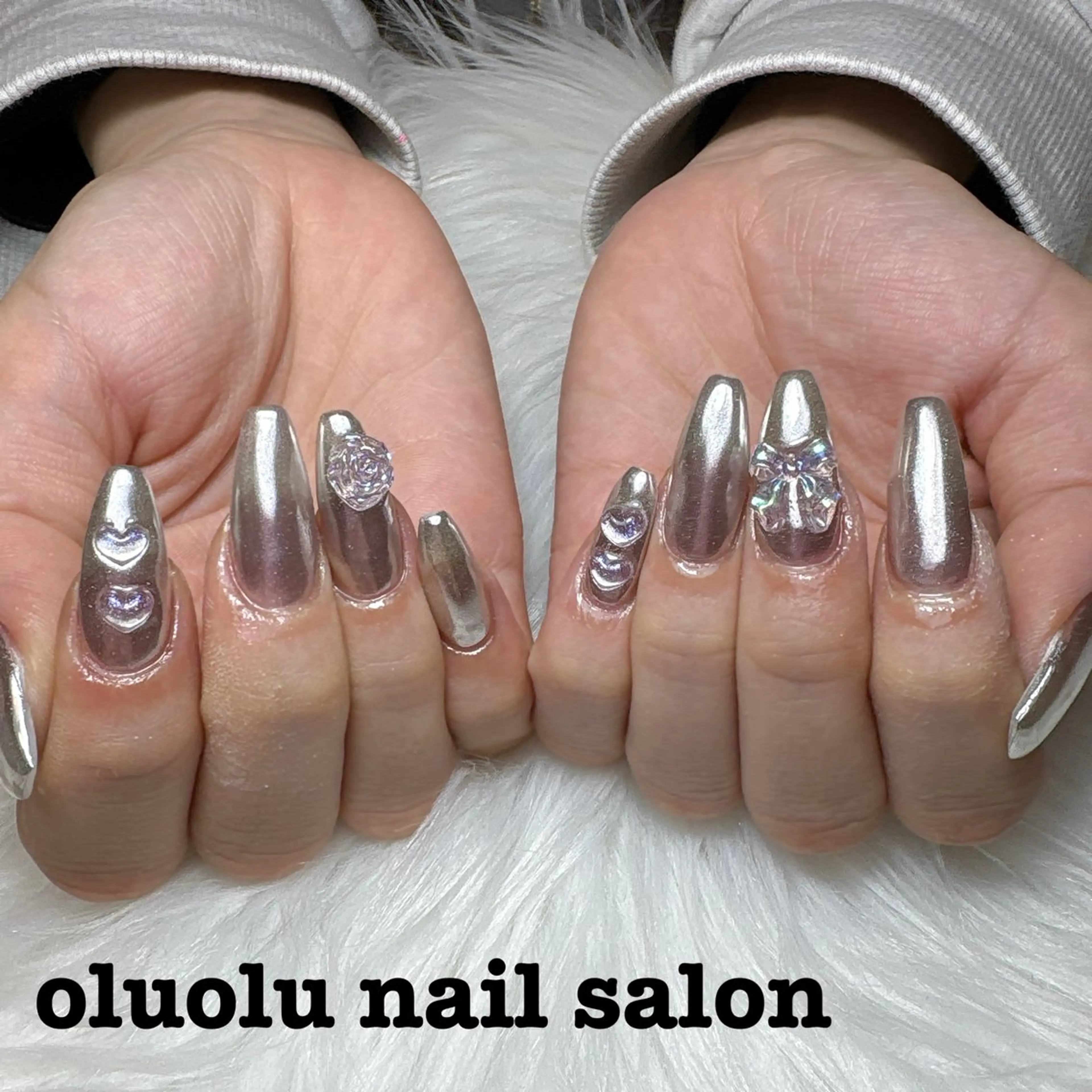 ネイル オーロラネイル ミラーネイル リボン oluolu nailsalonのネイルデザイン