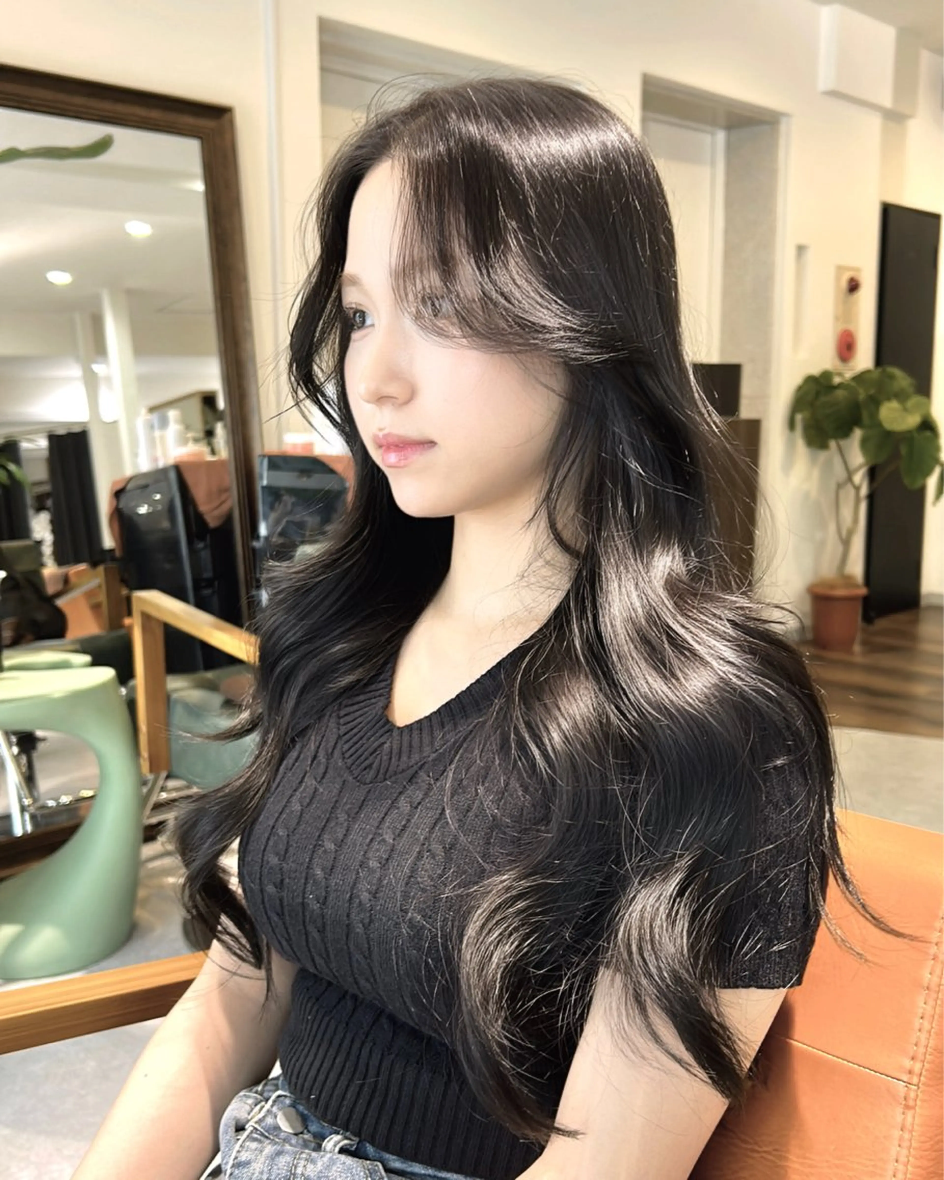 ロング カラー 黒髪 ブルーカラー ブルーブラック 髪質改善 韓国風ヘア カット ヘアカラー トリートメント FRAME+spa&hair roomなんば駅前店所属・🌸MAYU🌸 ハイトーン➕レイヤーのヘアスタイル