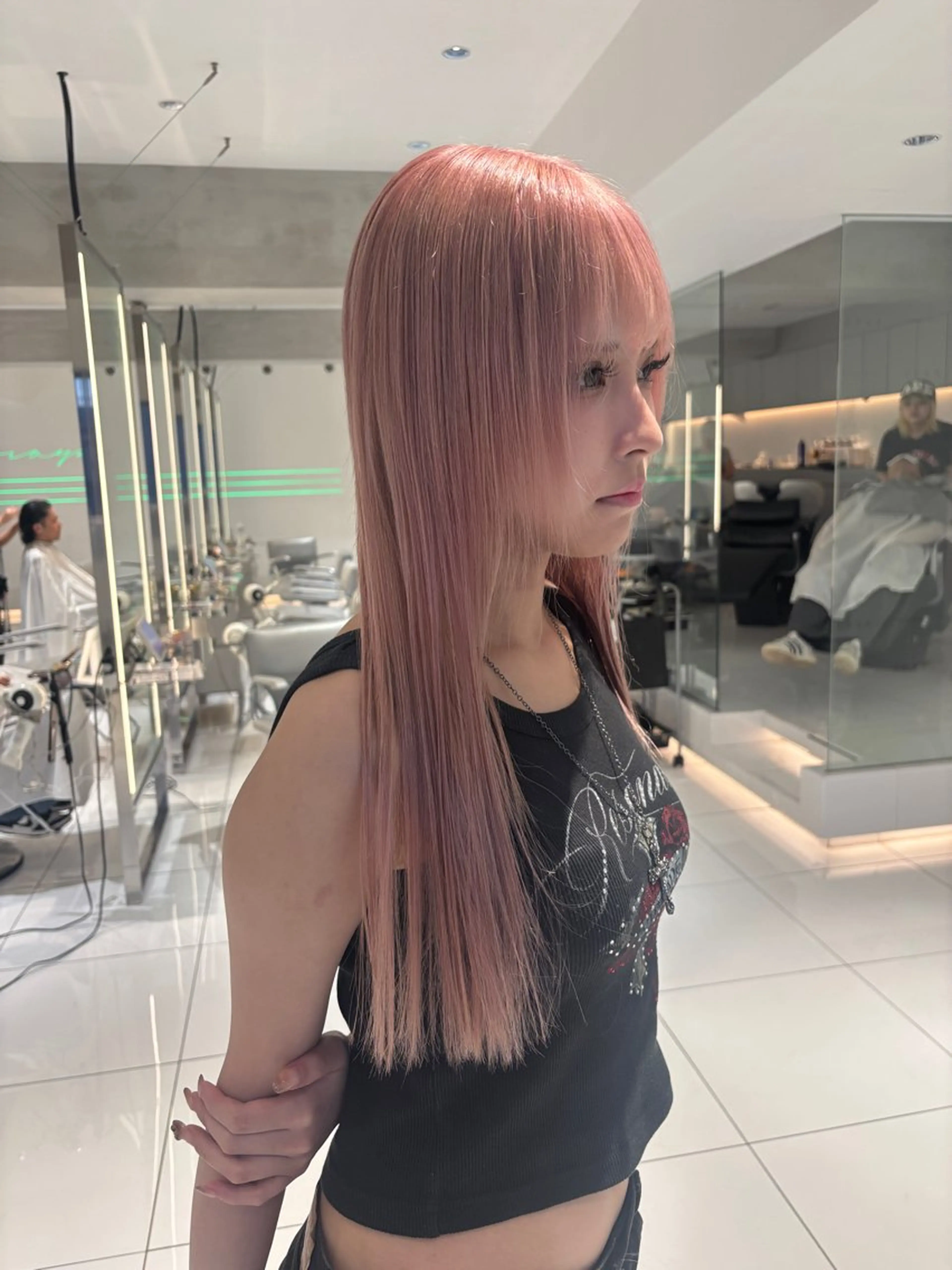 ロング カット ヘアカラー ️🩵RINKA/ ハイトーンカラー🩵のヘアスタイル