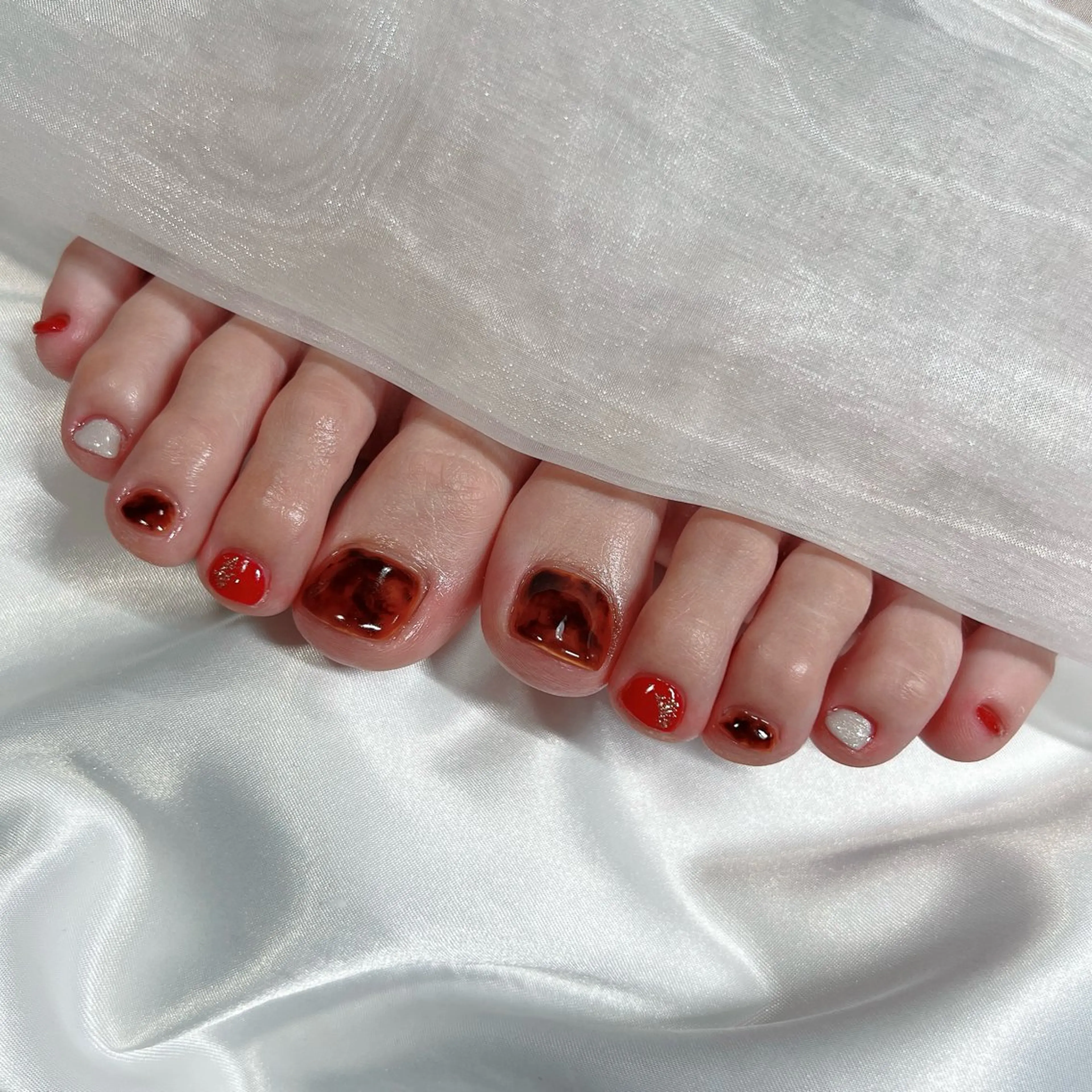 ネイル ジェルネイル 韓国ネイル ラメ(グリッター) マグネットネイル ミラーネイル フットネイル -nail salon-Reward所属・nail salon Rewardのネイルデザイン