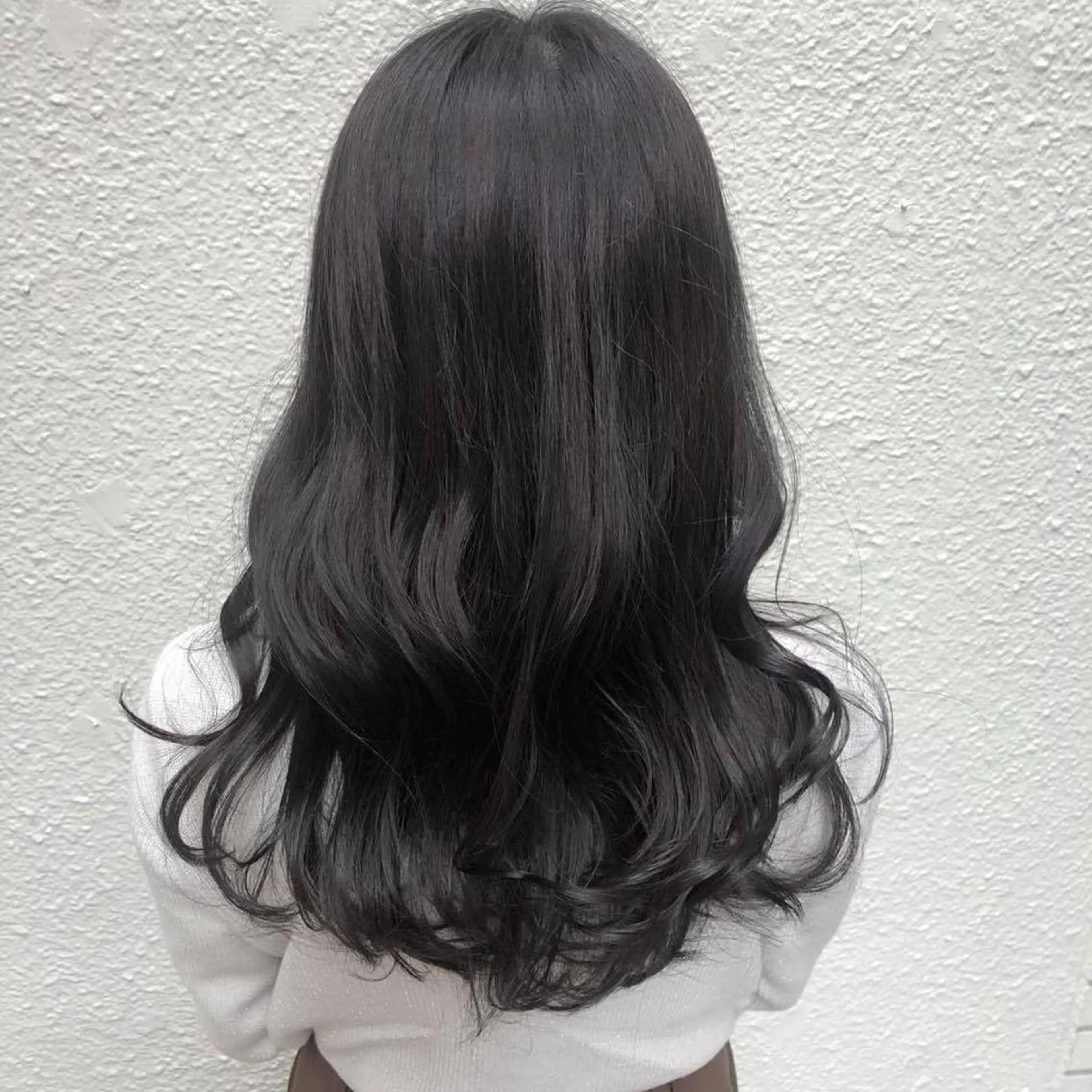 セミロング ブリーチなしカラー/ 顔周りレイヤーカットのヘアスタイル