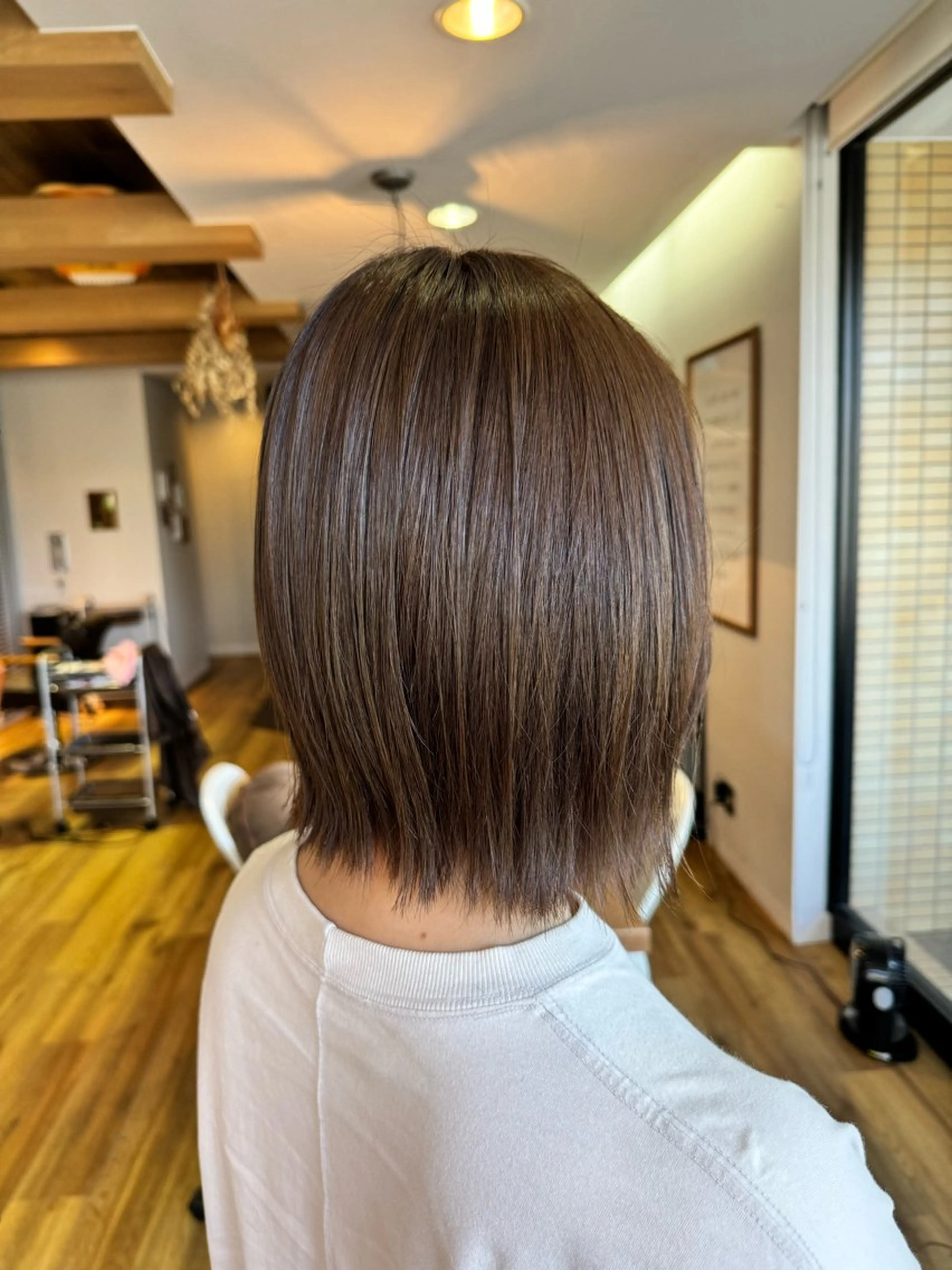 ミディアム カラー ベージュカラー オリーブベージュ ヘアカラー トリートメント ツキダテ ユイのヘアスタイル