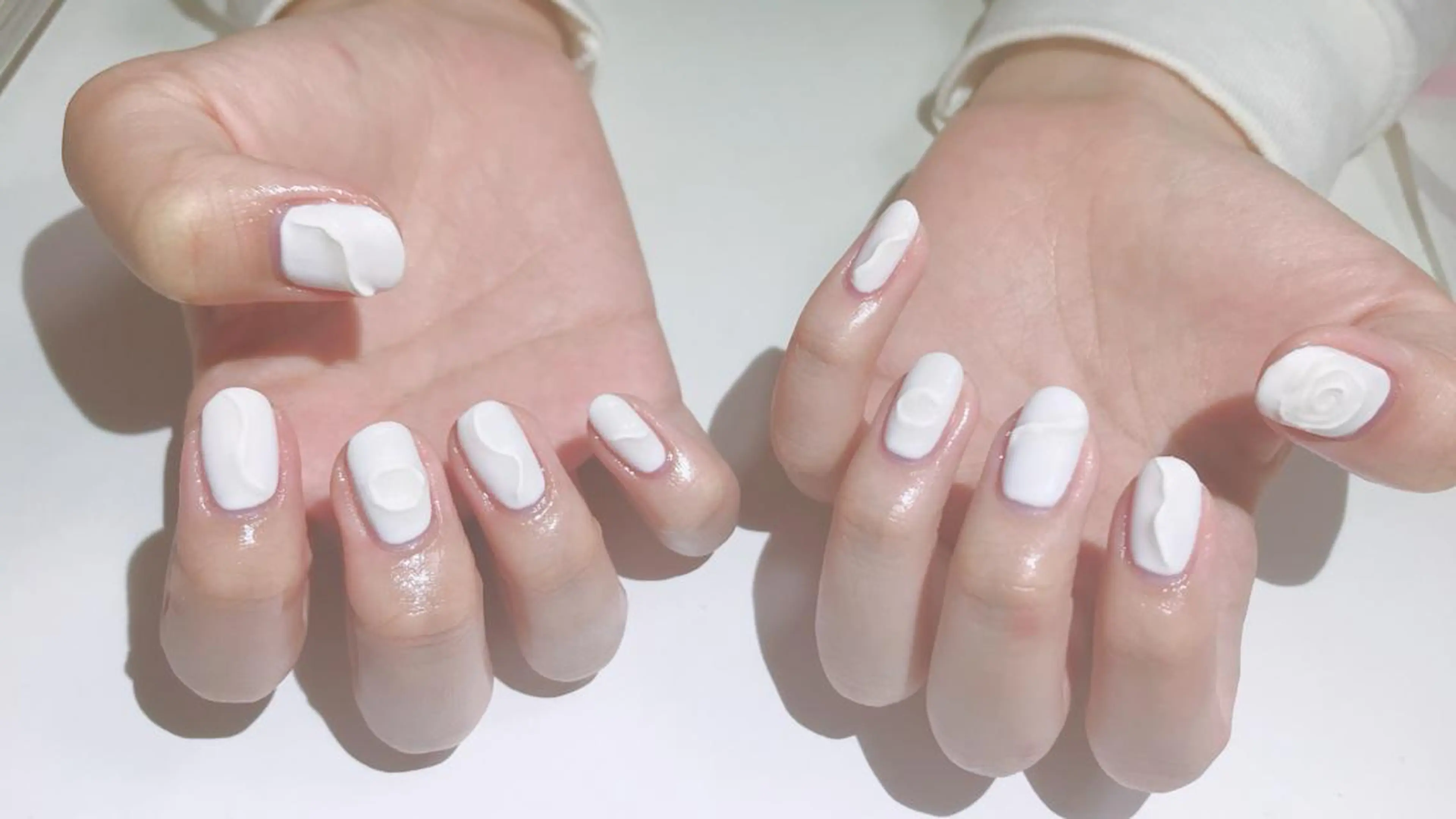 ネイル ニュアンスネイル ホワイト Flam Nailのネイルデザイン