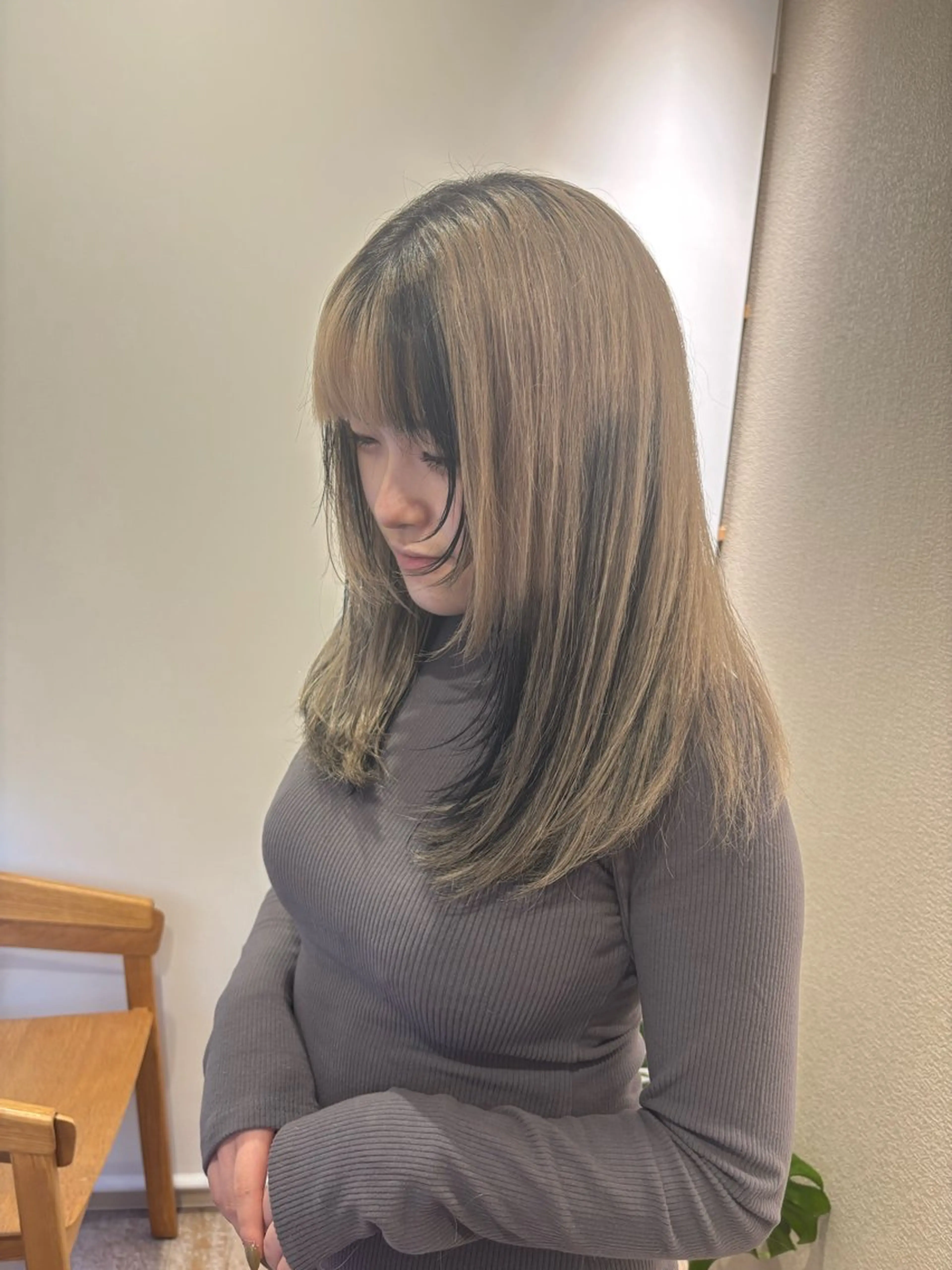 セミロング レイヤーカット そうや🐺ブリーチ/ デザインカラーのヘアスタイル