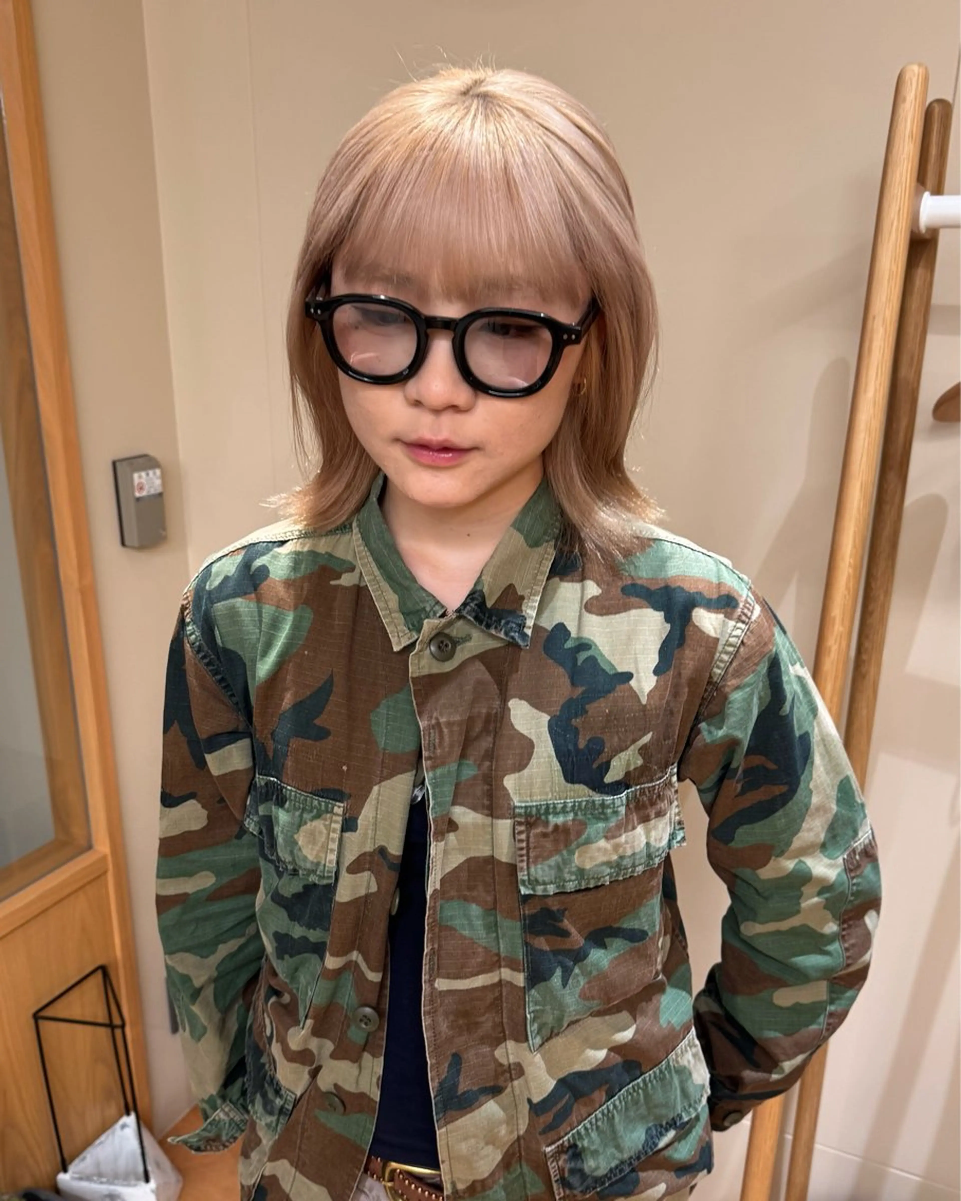 ミディアム カラー ヘアカラー hina 🛋️ブリーチカラーのヘアスタイル