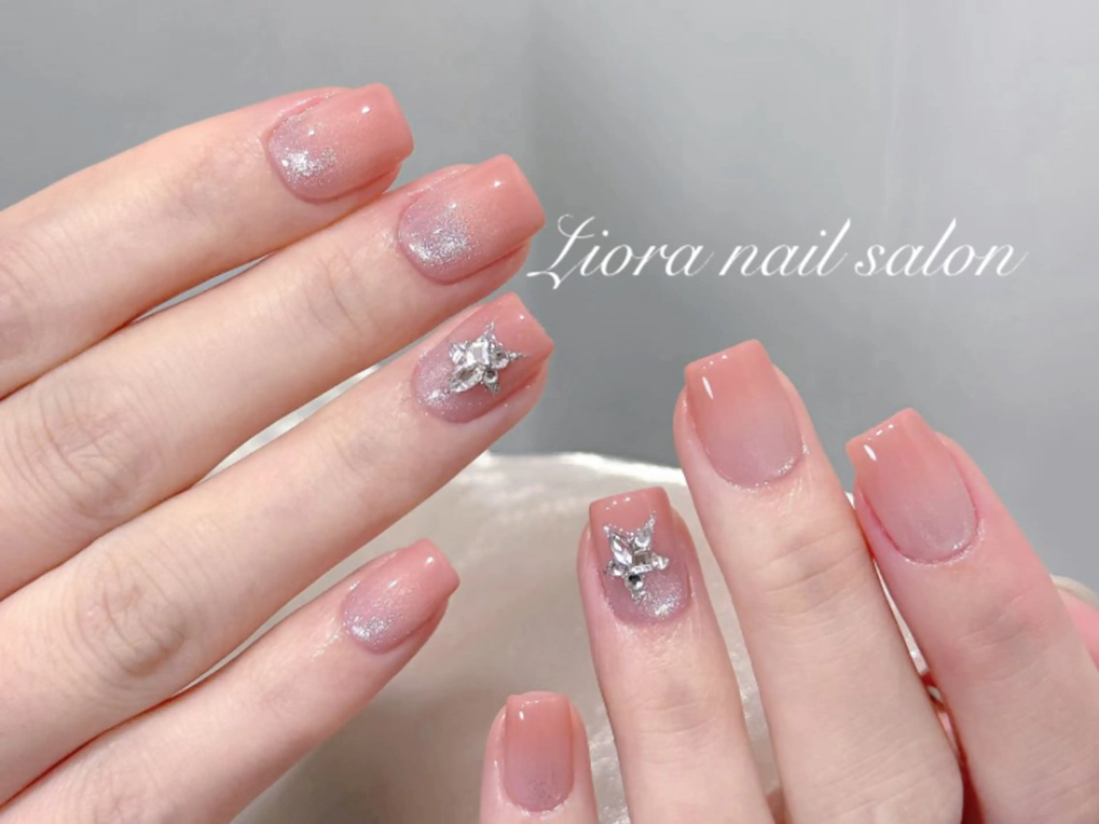 ネイル アートネイル フレンチネイル ジェルネイル ガーリー グラデーション ハンドネイル Liora nail 1のネイルデザイン