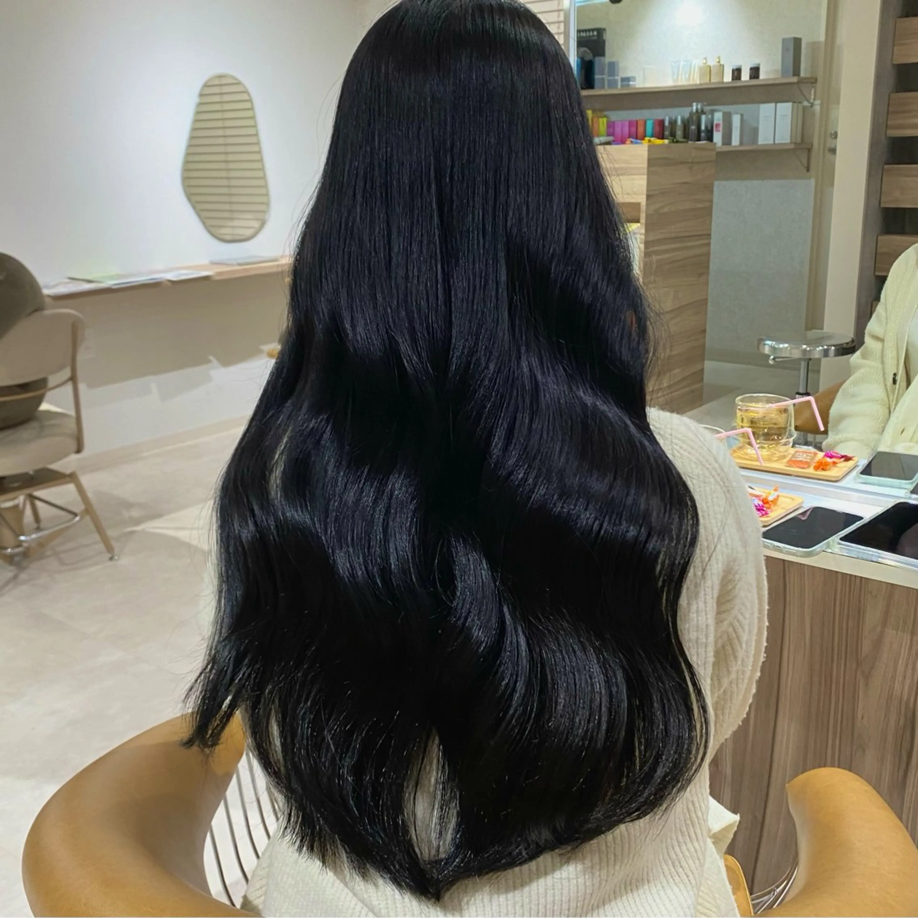 【お顔周りのメンテナンスに】前髪+顔周りカット+コテ巻き¥ 3300の写真