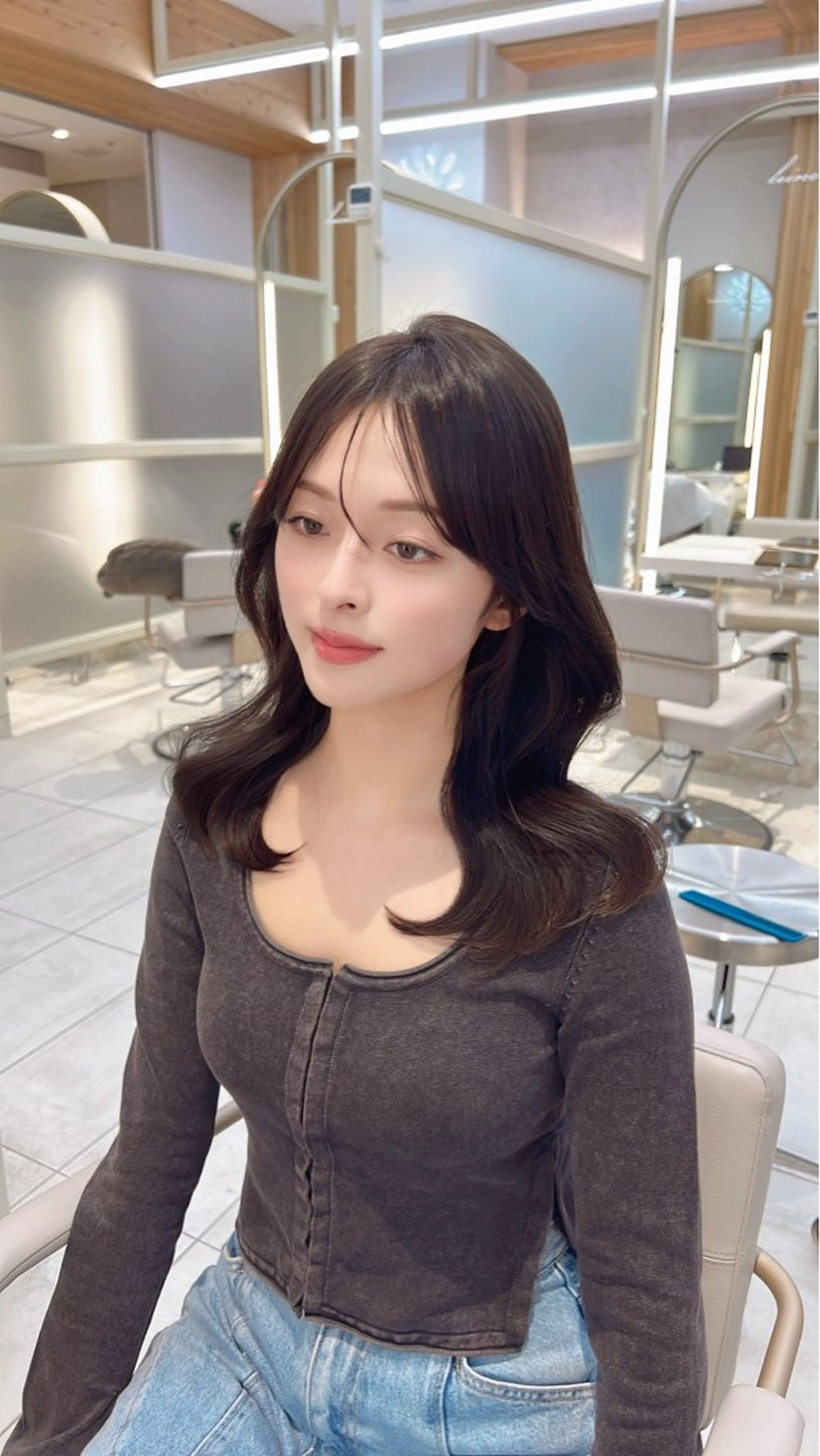 セミロング かなこ／レイヤー ／透明感カラーのヘアスタイル