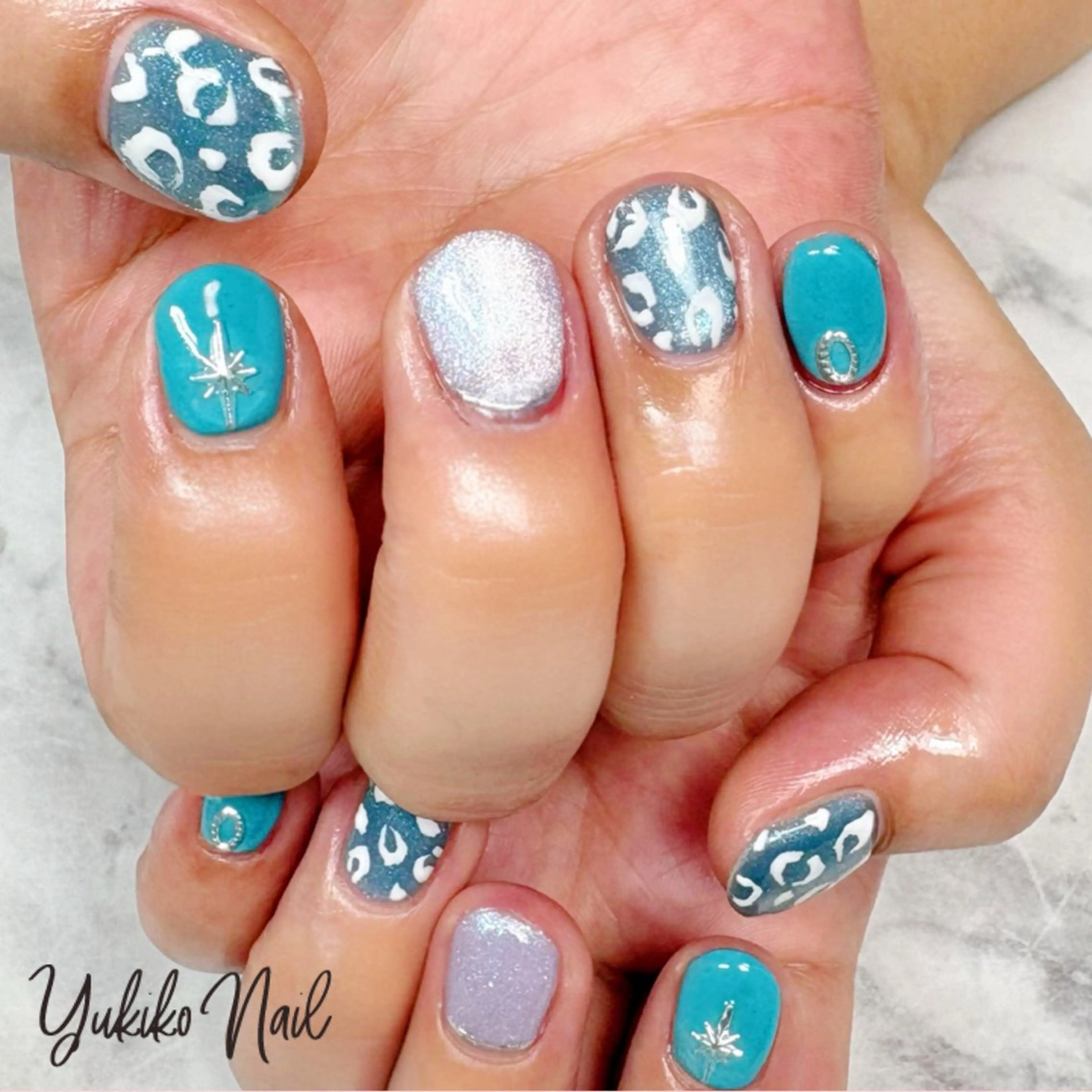 ネイル アニマル柄 ブルー マグネットネイル ハンドネイル ユキコ ネイルのネイルデザイン