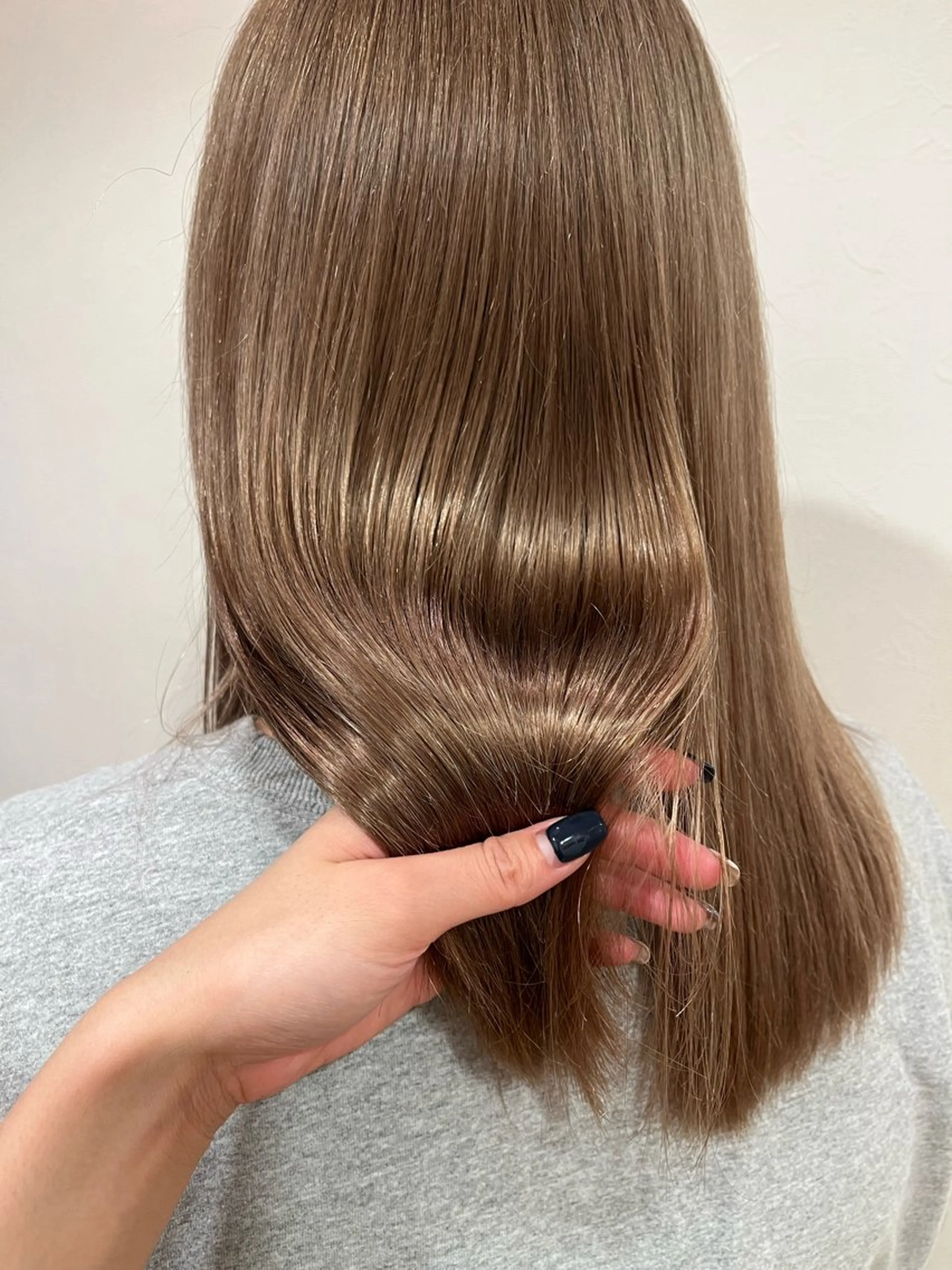 セミロング カラー ベージュカラー ブリーチ 柔らかブラウンカラー 🐈🤎Rikoのヘアスタイル