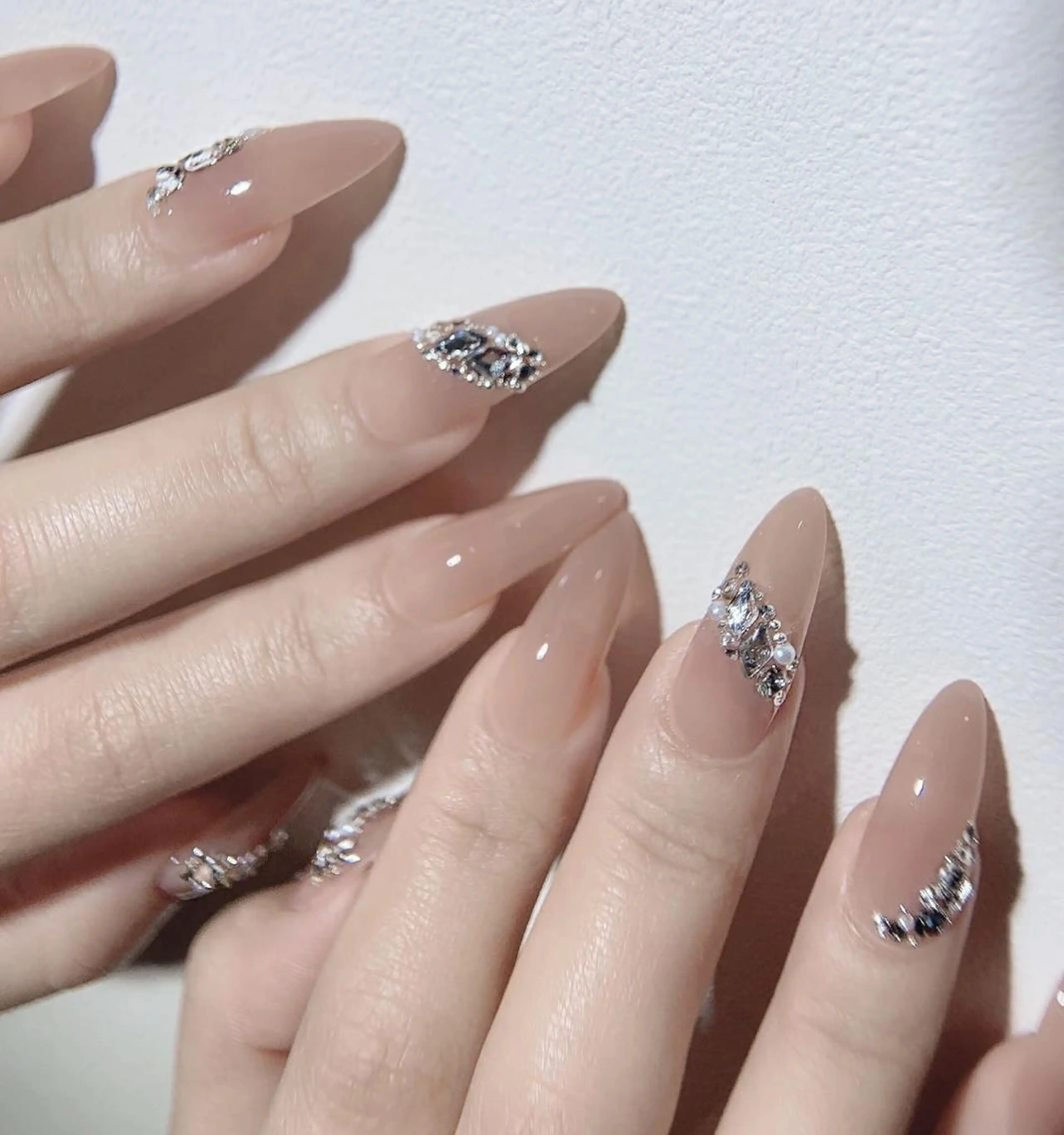 ネイル アートネイル 長さ出し ネイルチップ Queens ciciのネイルデザイン