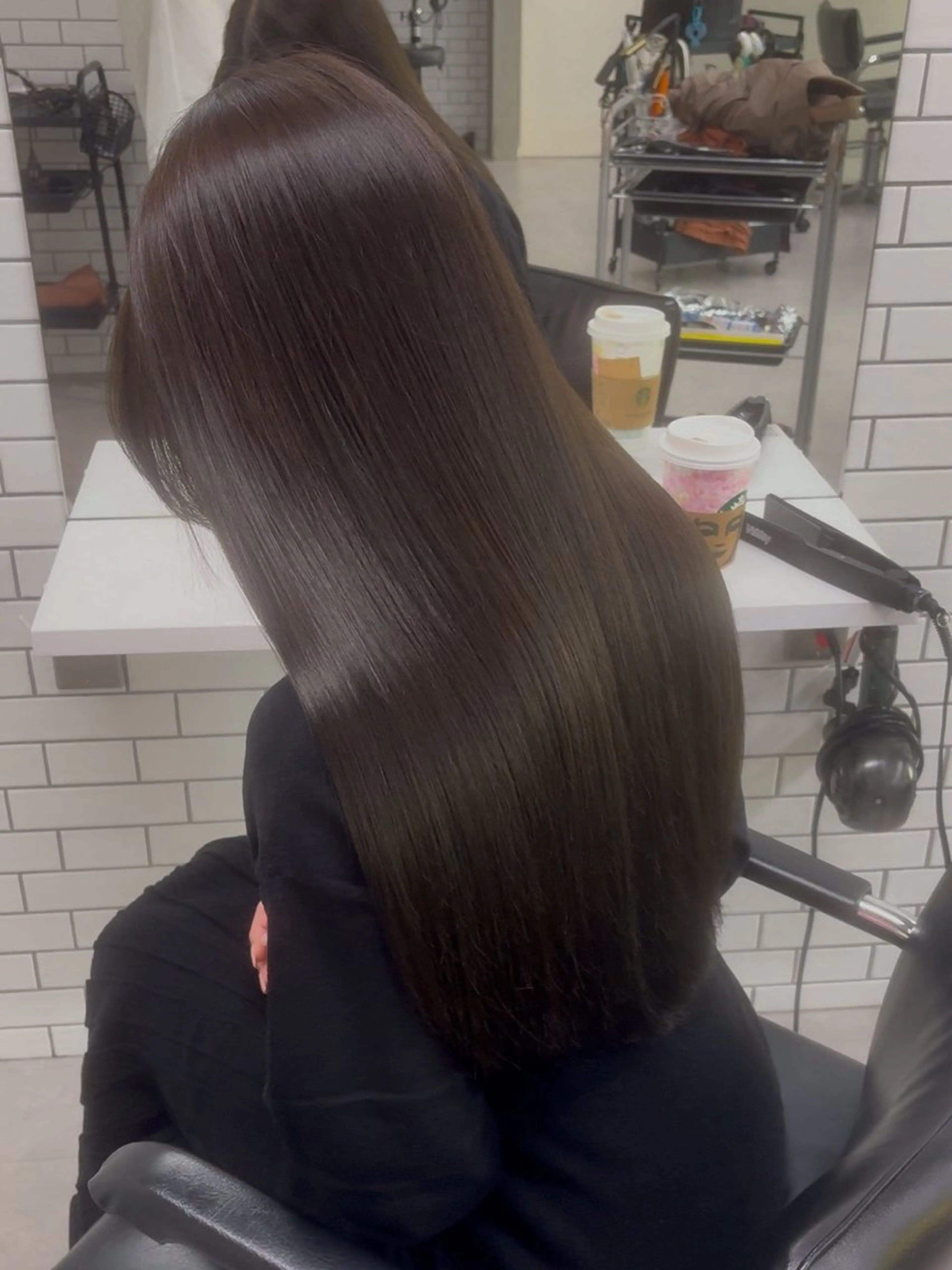 カラー オリーブグレー 韓国🇰🇷レイヤー 似合わせ顔まわりのヘアスタイル