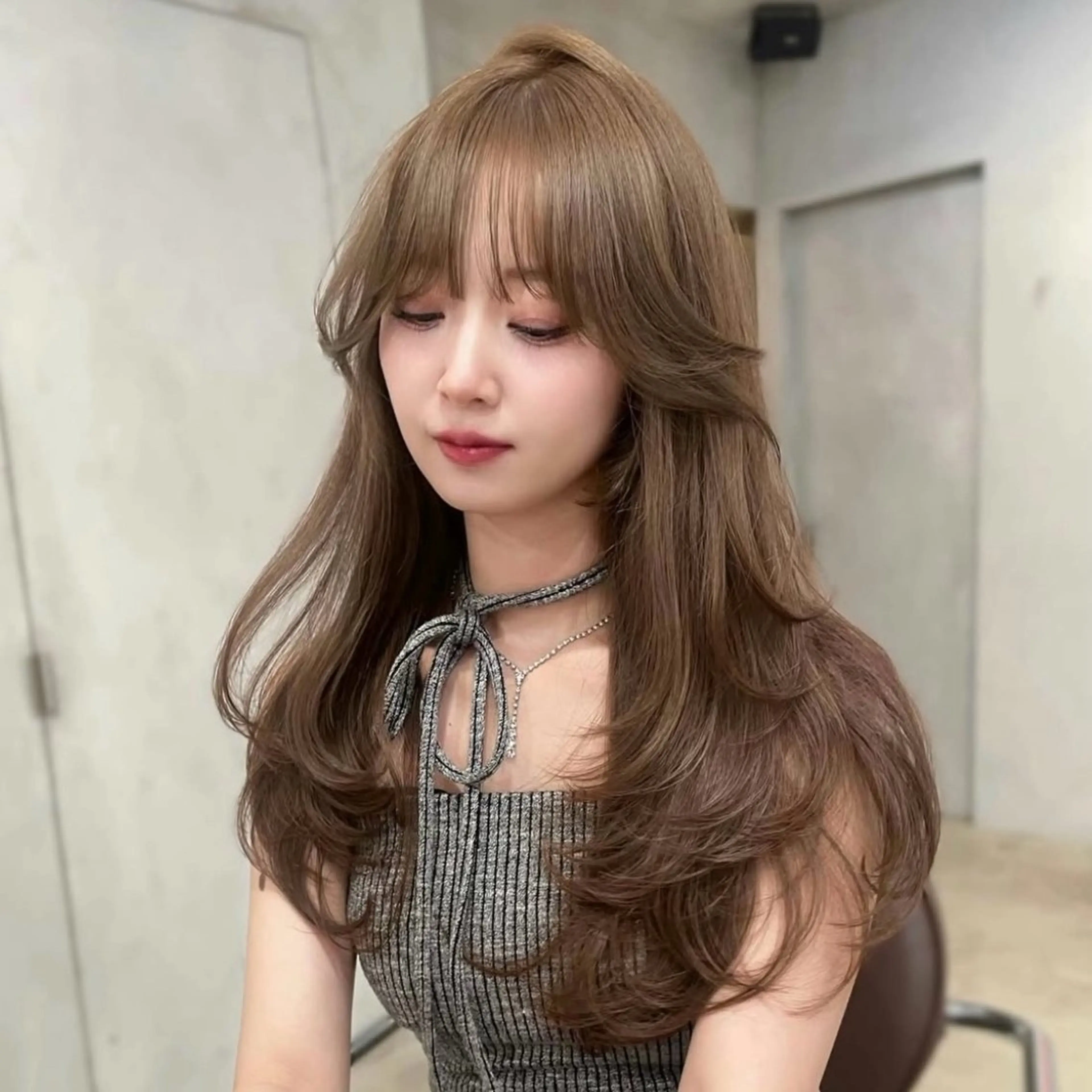 ロング カラー ベージュカラー ブリーチ ケアカラー ミルクティーベージュ レイヤーカット モテ韓国ヘア/ レイヤー🤍RIKAのヘアスタイル