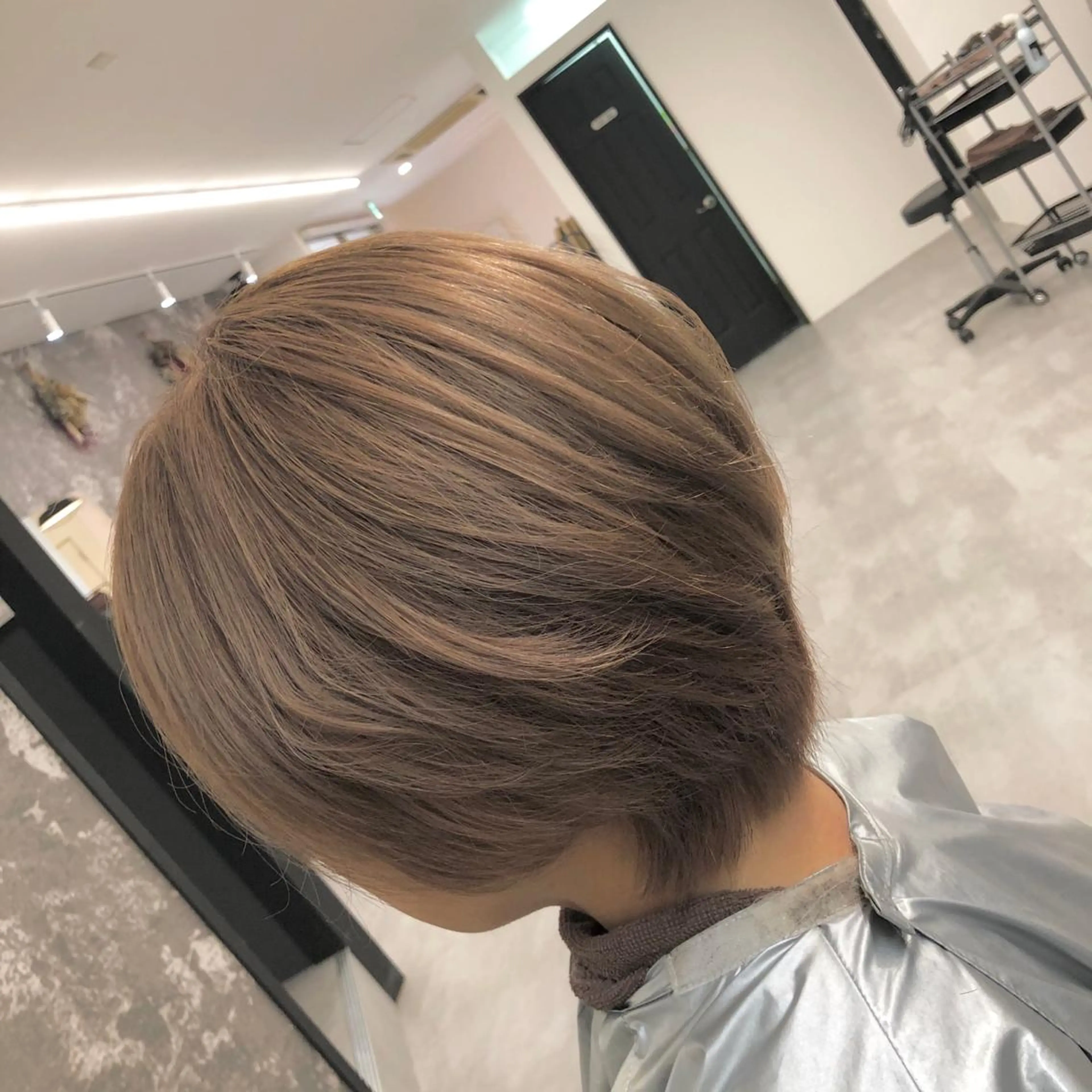ショート カラー ヘアアレンジ ショートボブ シールエクステ バレイヤージュ デザインカラー ハイライトカラー アンドウ ユウ/ レイヤーカット/韓国のヘアスタイル