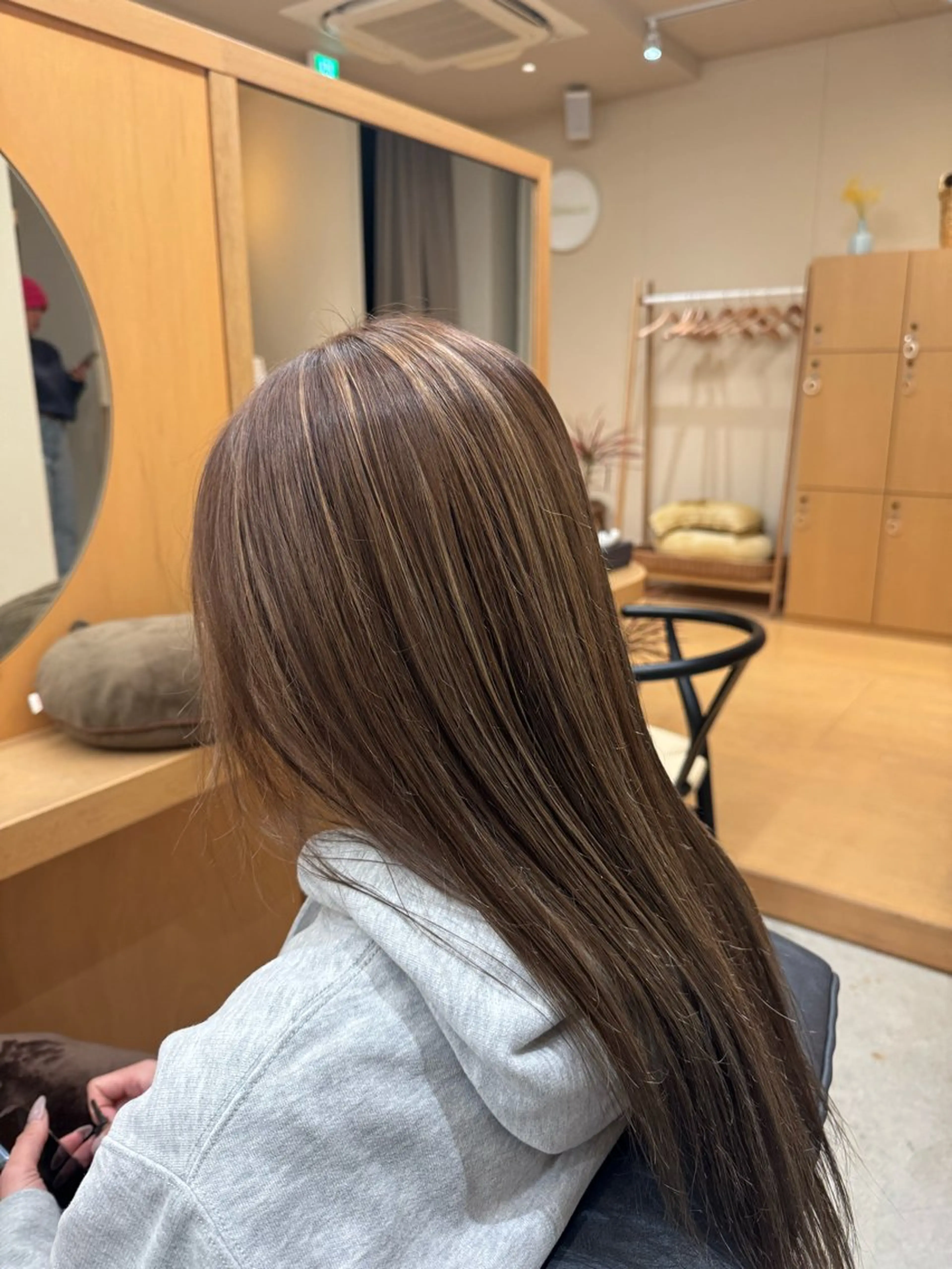 ロング カラー ヘアカラー hina 🛋️ブリーチカラーのヘアスタイル