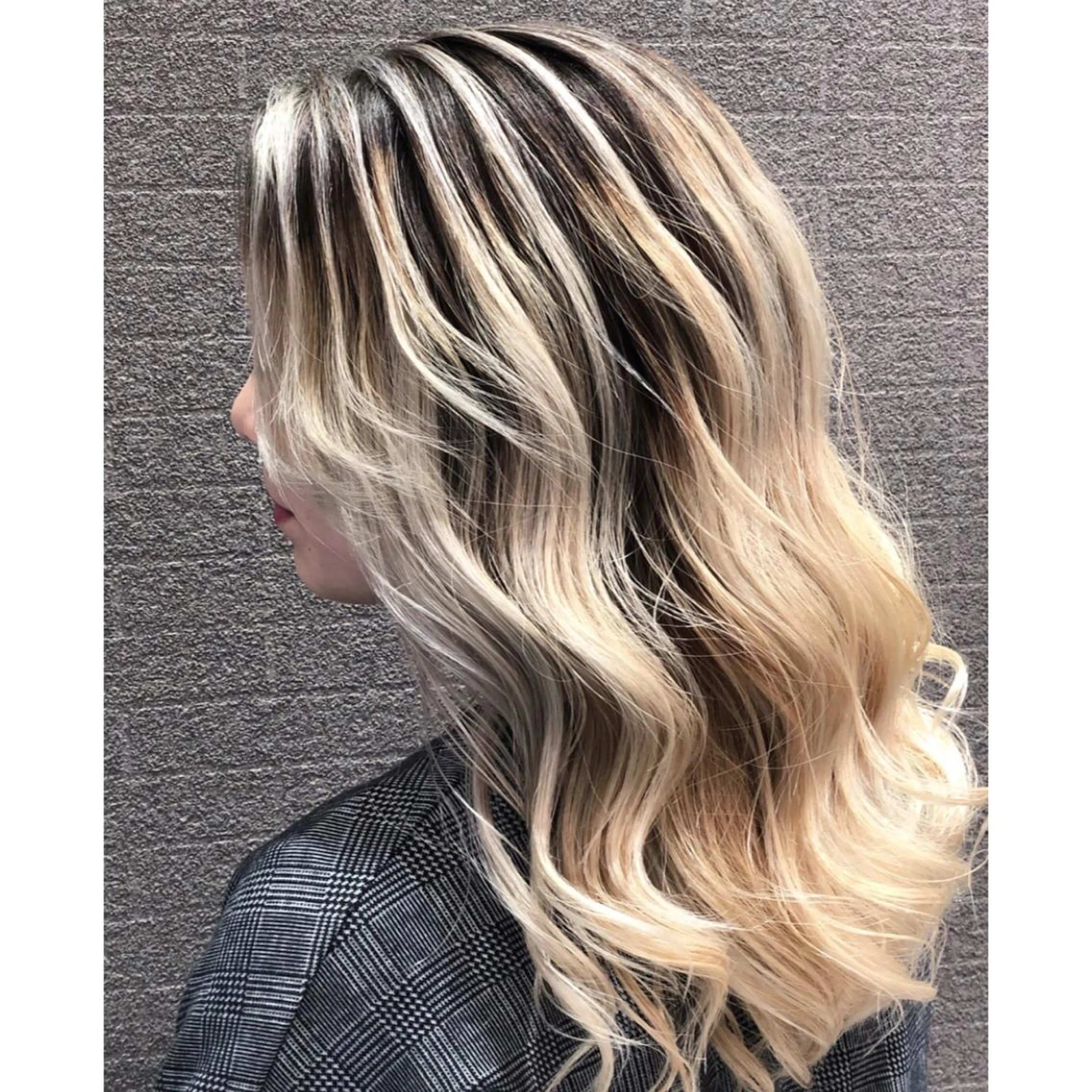 セミロング カラー ヘアアレンジ バレイヤージュ デザインカラー グラデーションカラー ハイライトカラー ハイトーンカラー アンドウ ユウ/ レイヤーカット/韓国のヘアスタイル