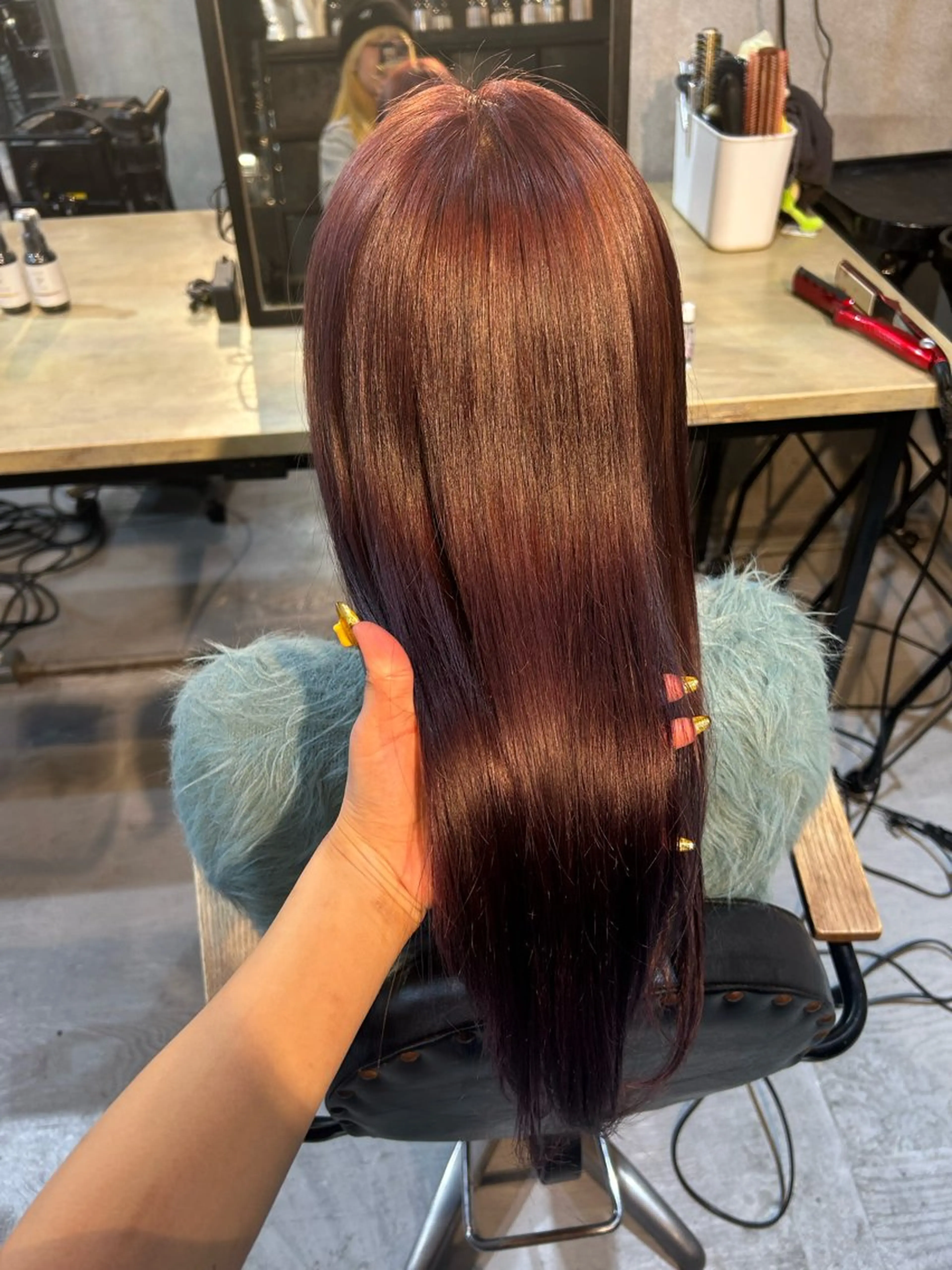 ロング ヘアカラー おがわ まなのヘアスタイル