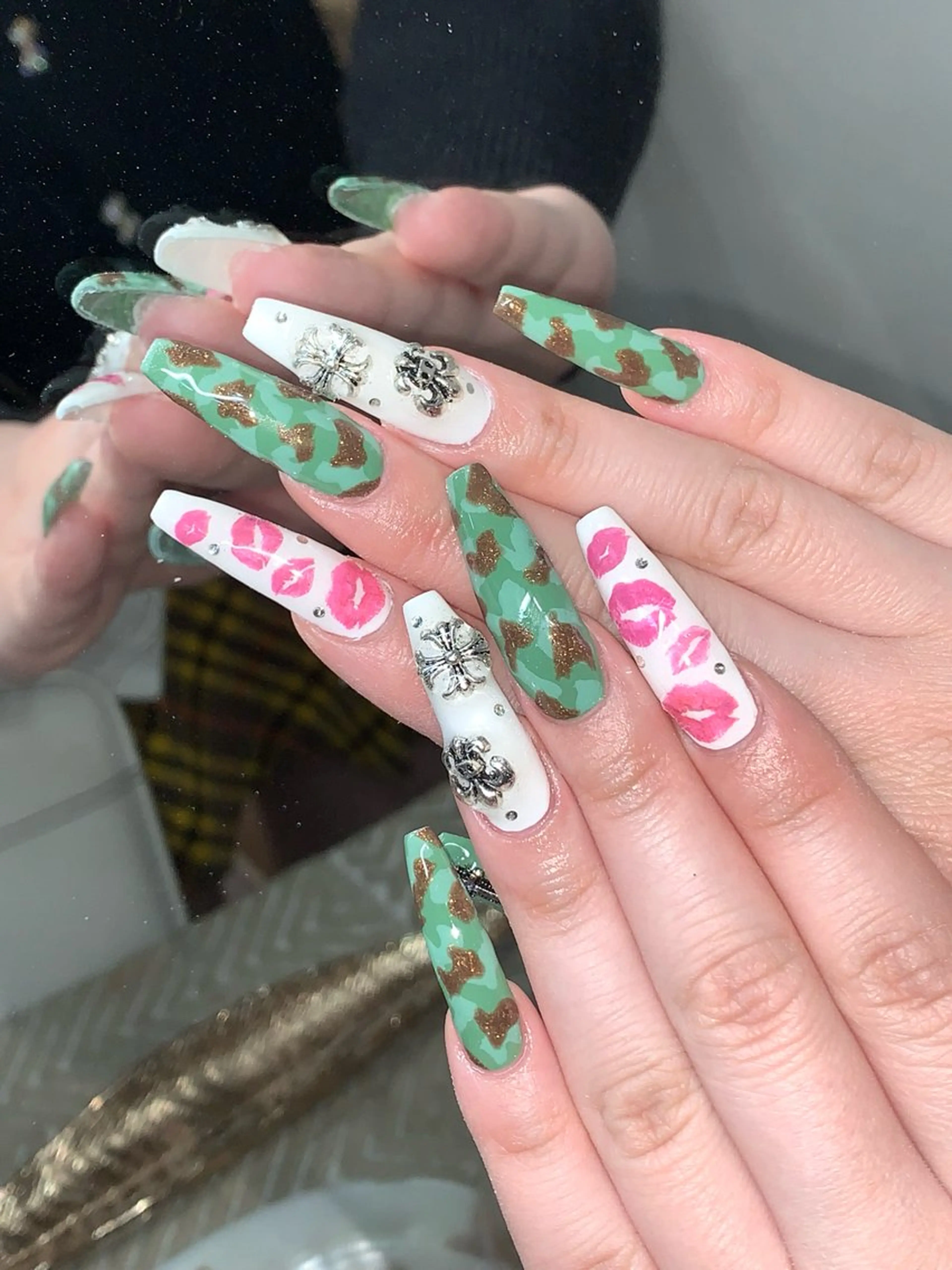 ネイル ハンドネイル NES NAIL所属・さゆり￤推しキャラ ￤ロングネイル🩷のネイルデザイン