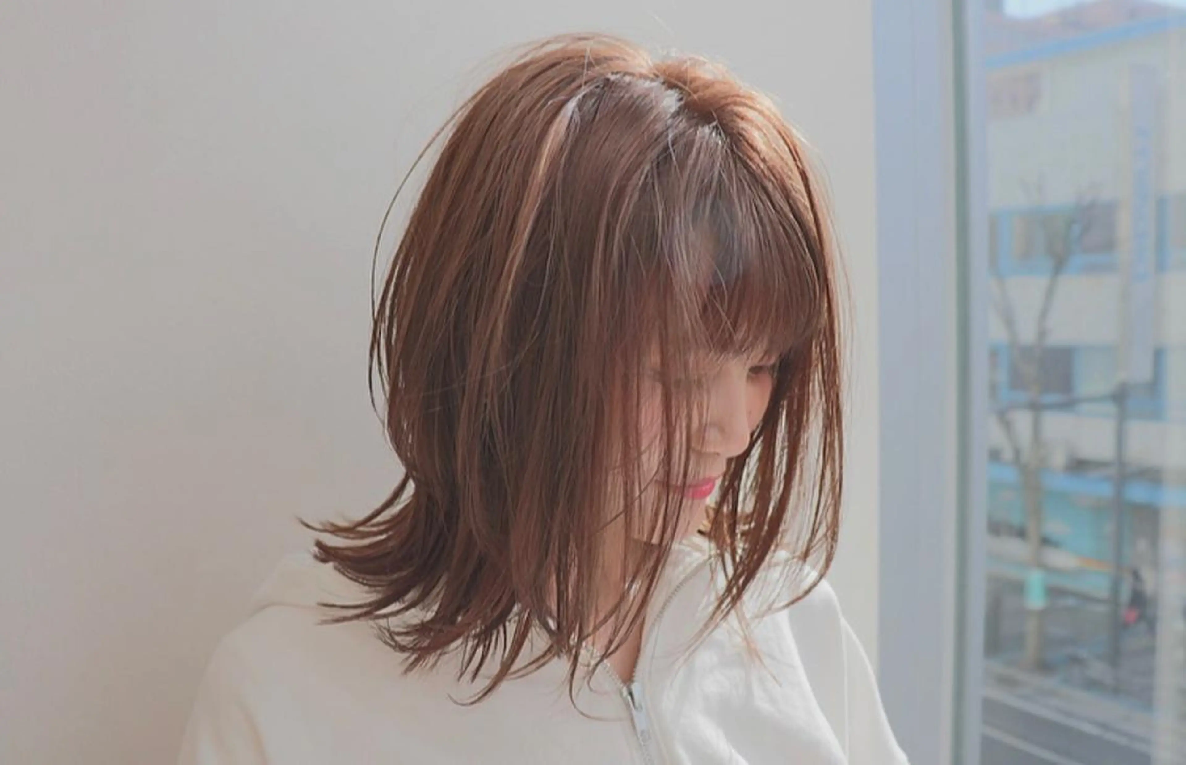 ミディアム カラー レイヤーカット AGU akariのヘアスタイル