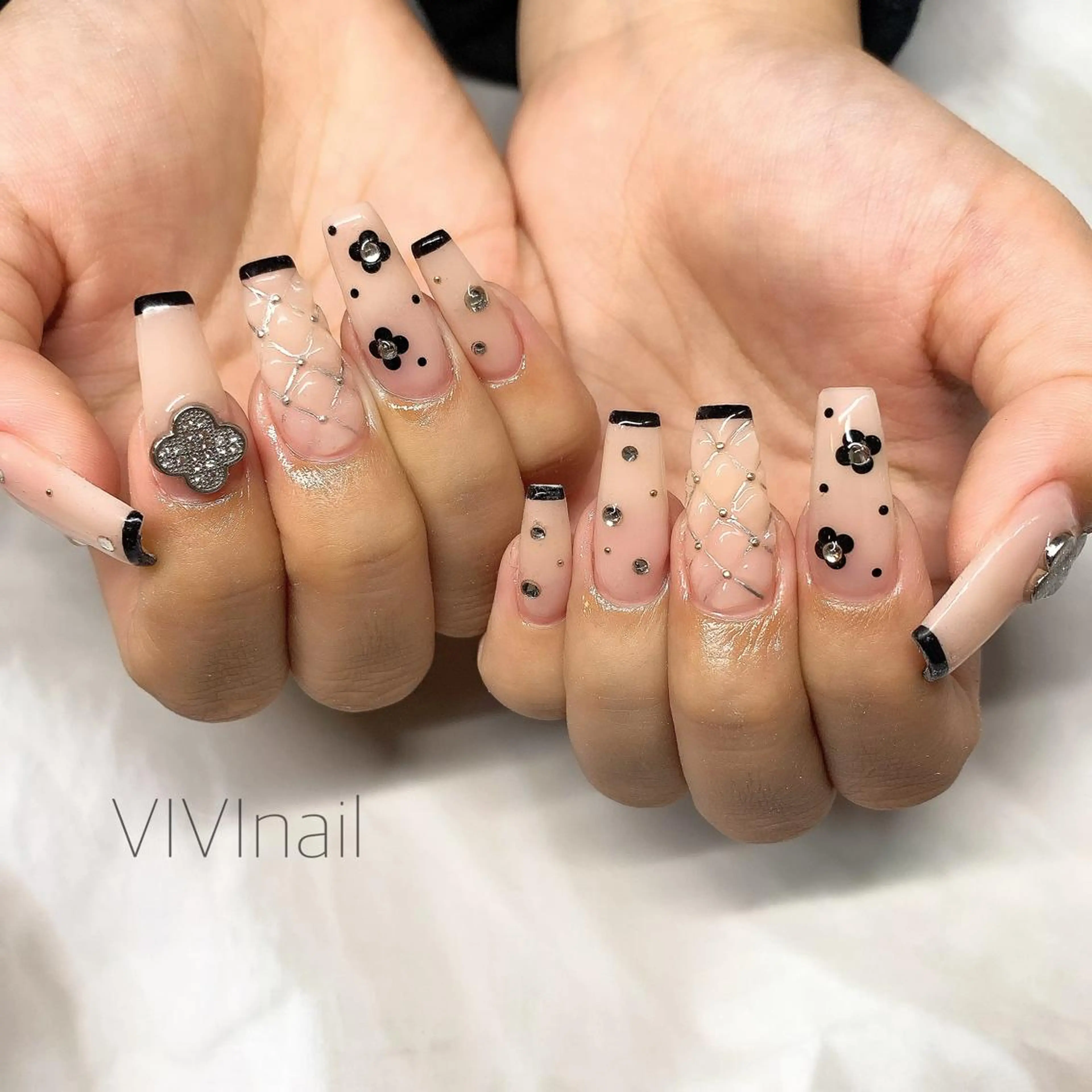 ネイル フレンチネイル ハンドネイル vivi nailのネイルデザイン