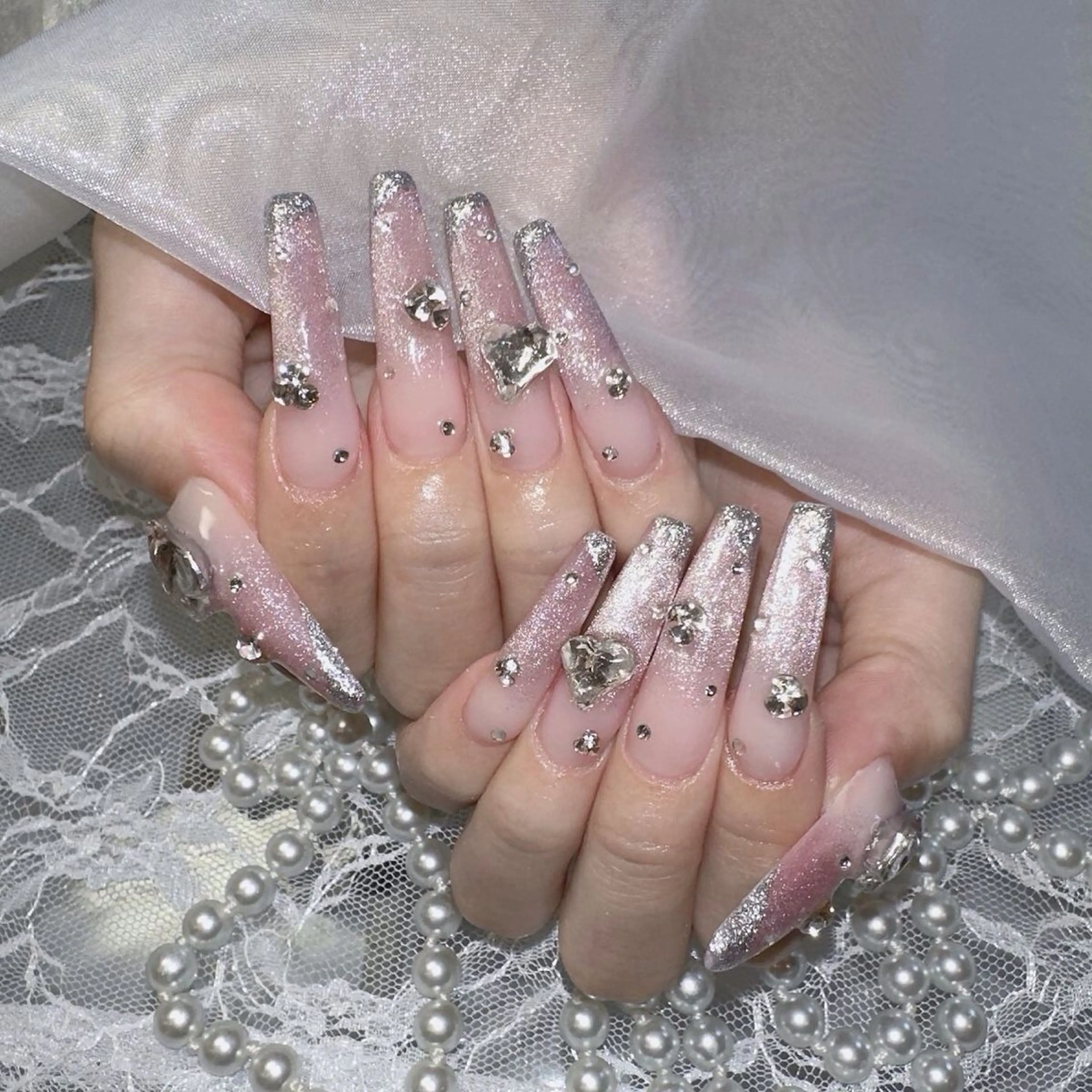 ネイル ジェルネイル キラキラネイル 持ち込み ネイルチップ ワンホンネイル ハンドネイル FUJI Nail Salon所属・FUJI NAILSALONのネイルデザイン