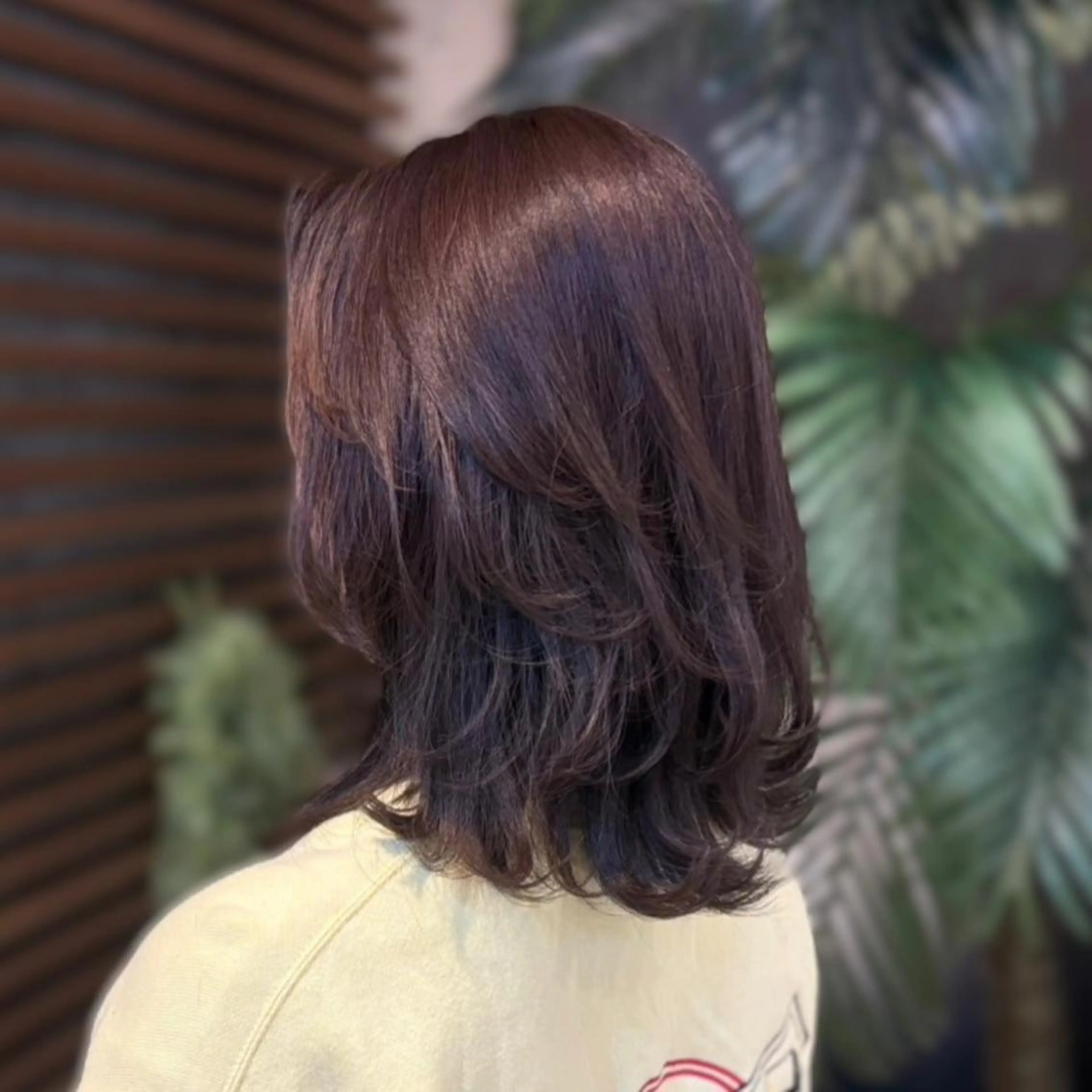 ミディアム ボブ くびれヘア レイヤーカット ウルフカット ウルフボブ カット ヘアカラー トリートメント 秋山 達乃進のヘアスタイル