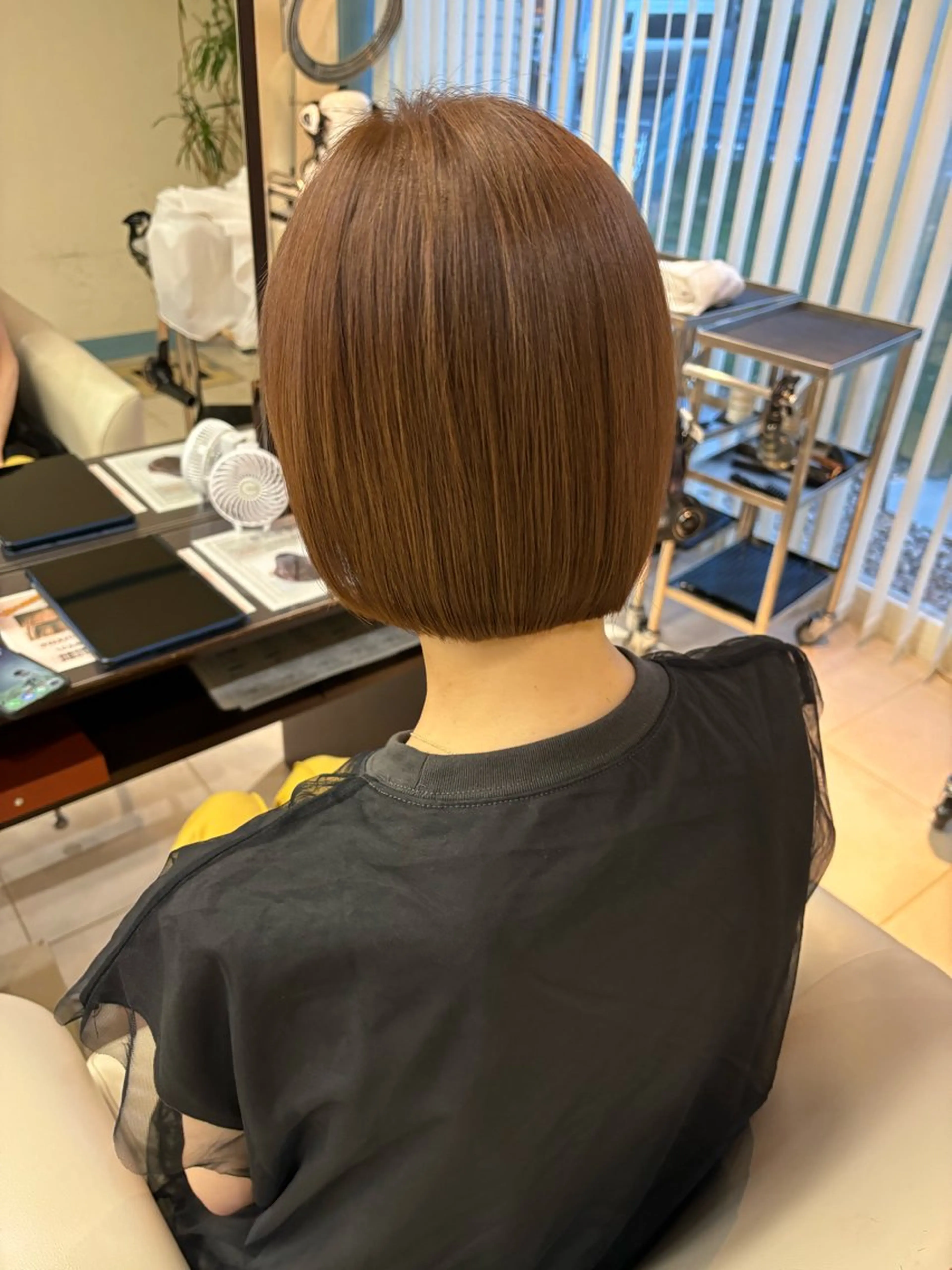 ショート カラー 伊藤 杏奈のヘアスタイル