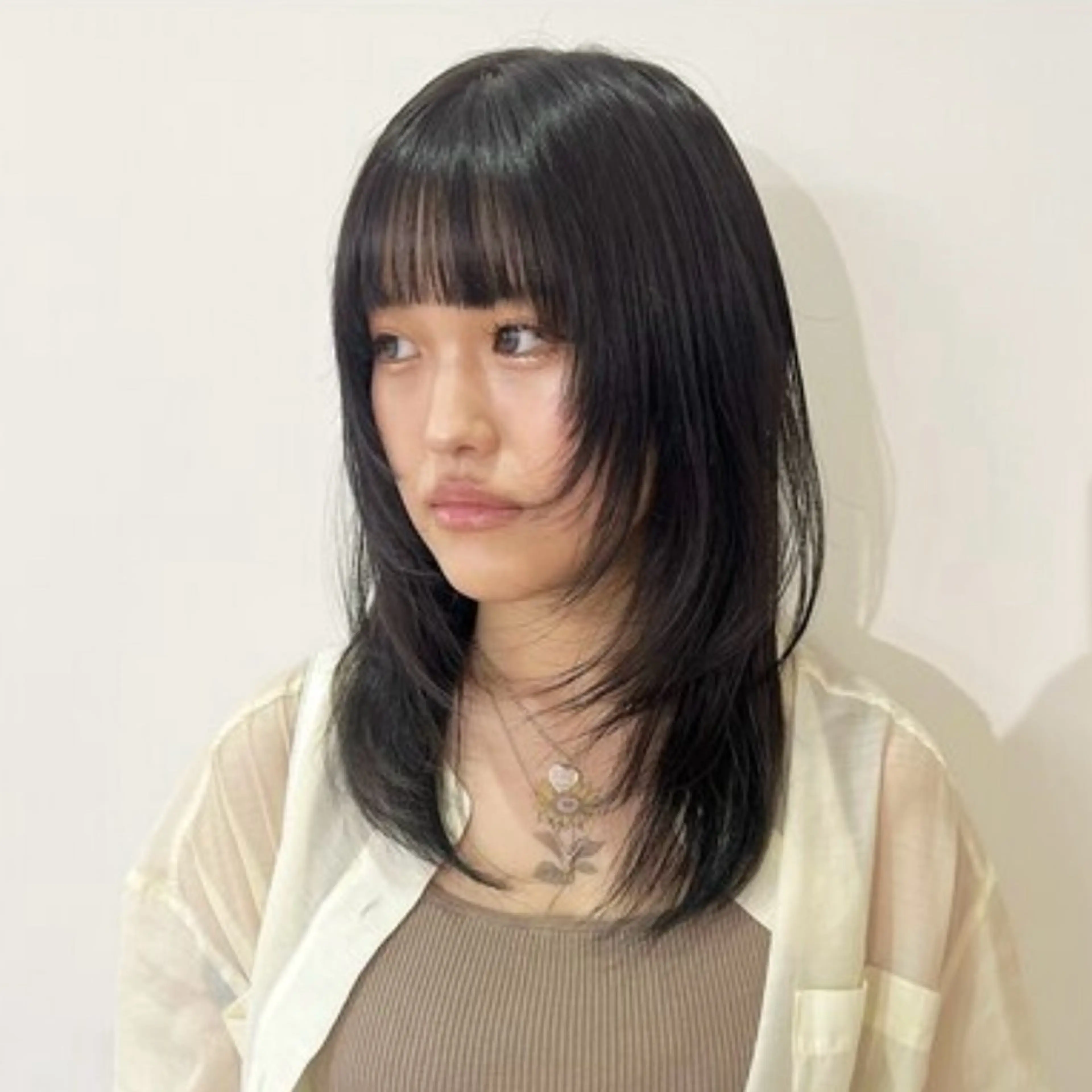 セミロング レイヤーカット カット 松川ヒナ｜韓国レイヤ /耳つぼジュエリーのヘアスタイル