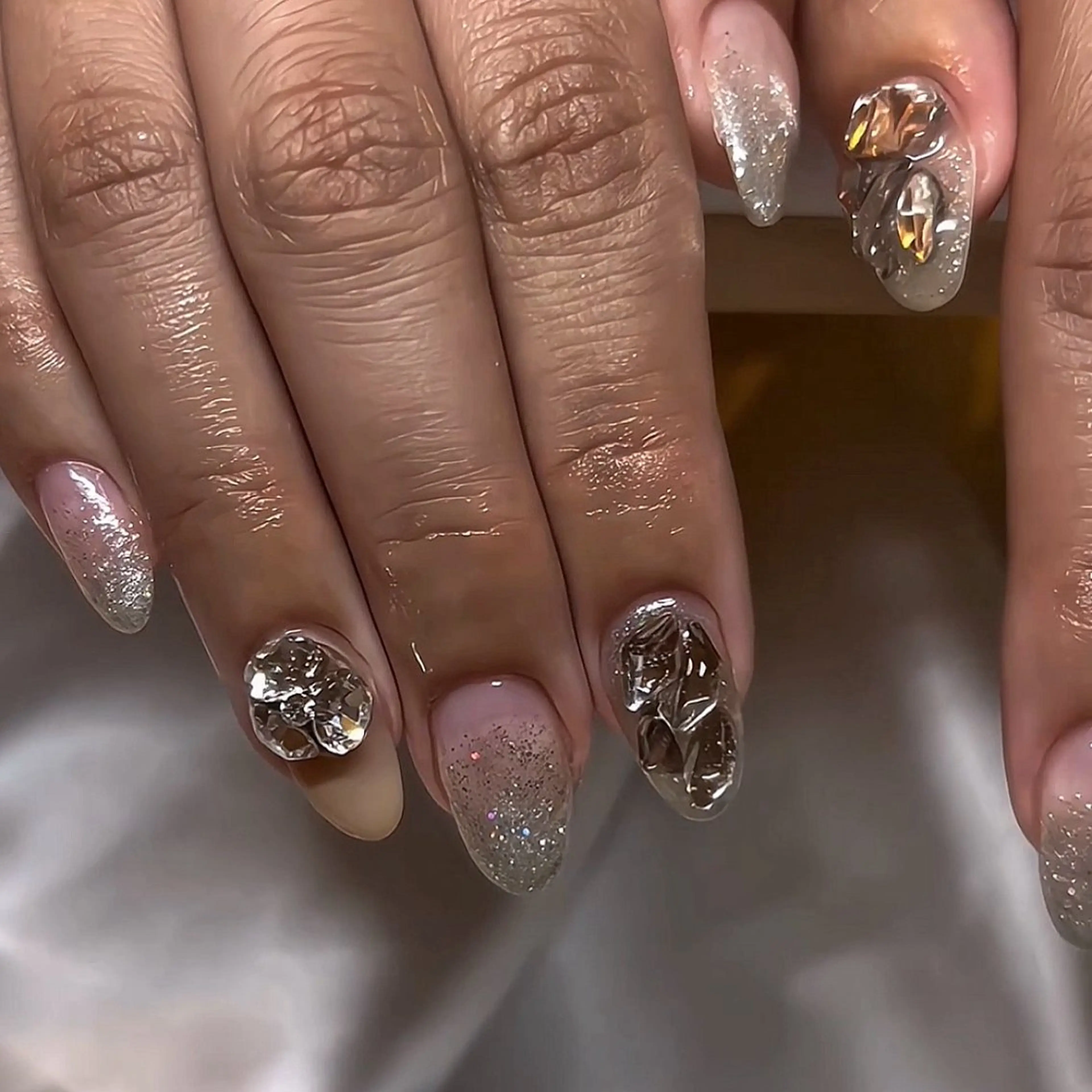 ネイル キラキラネイル 韓国ネイル ラメ(グリッター) シルバー ハンドネイル MRS/ miyu🎀のネイルデザイン