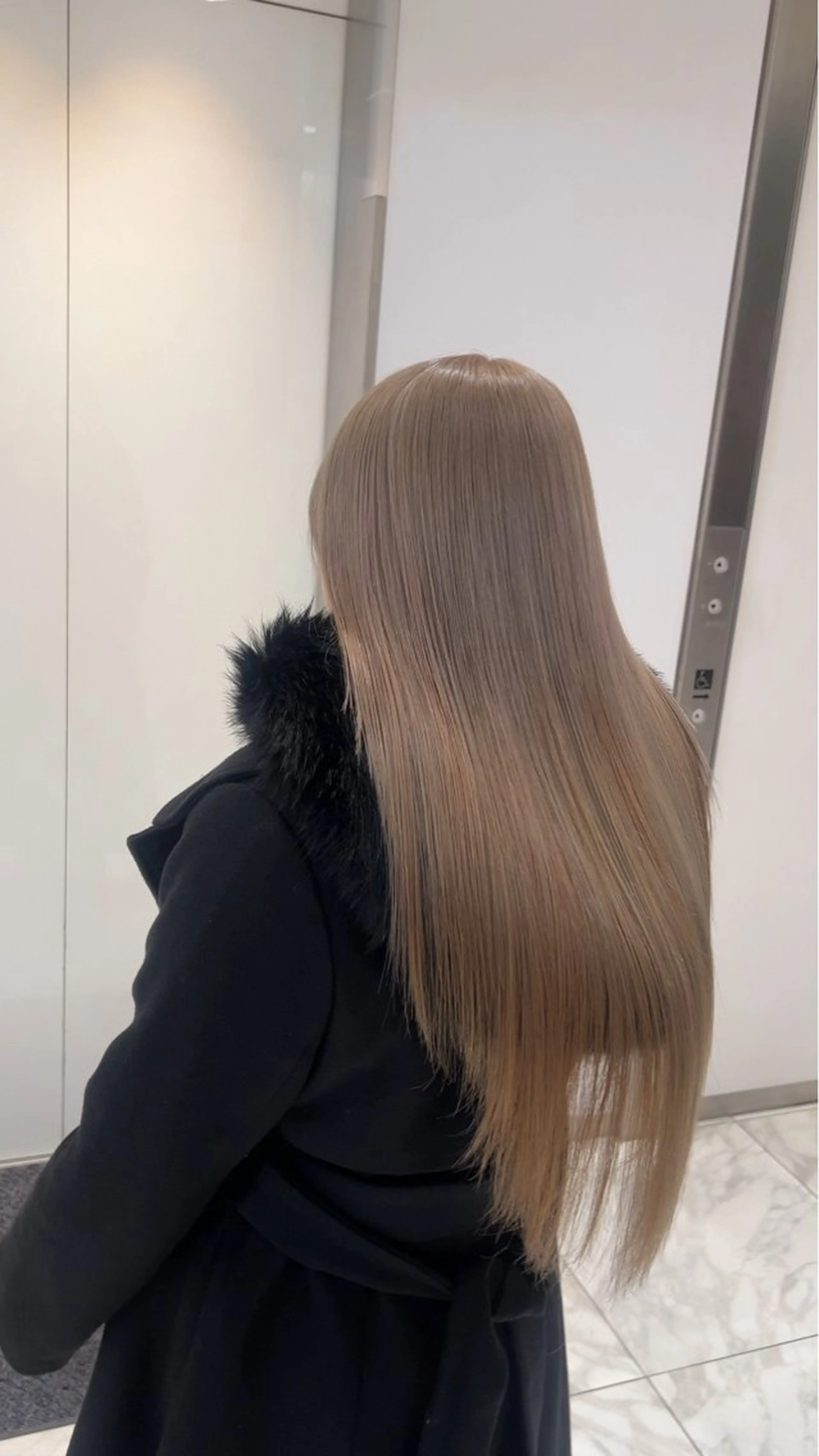 ロング カラー ベージュカラー ハイトーンカラー ハイトーンベージュ ハイトーンカラー 中村優成のヘアスタイル