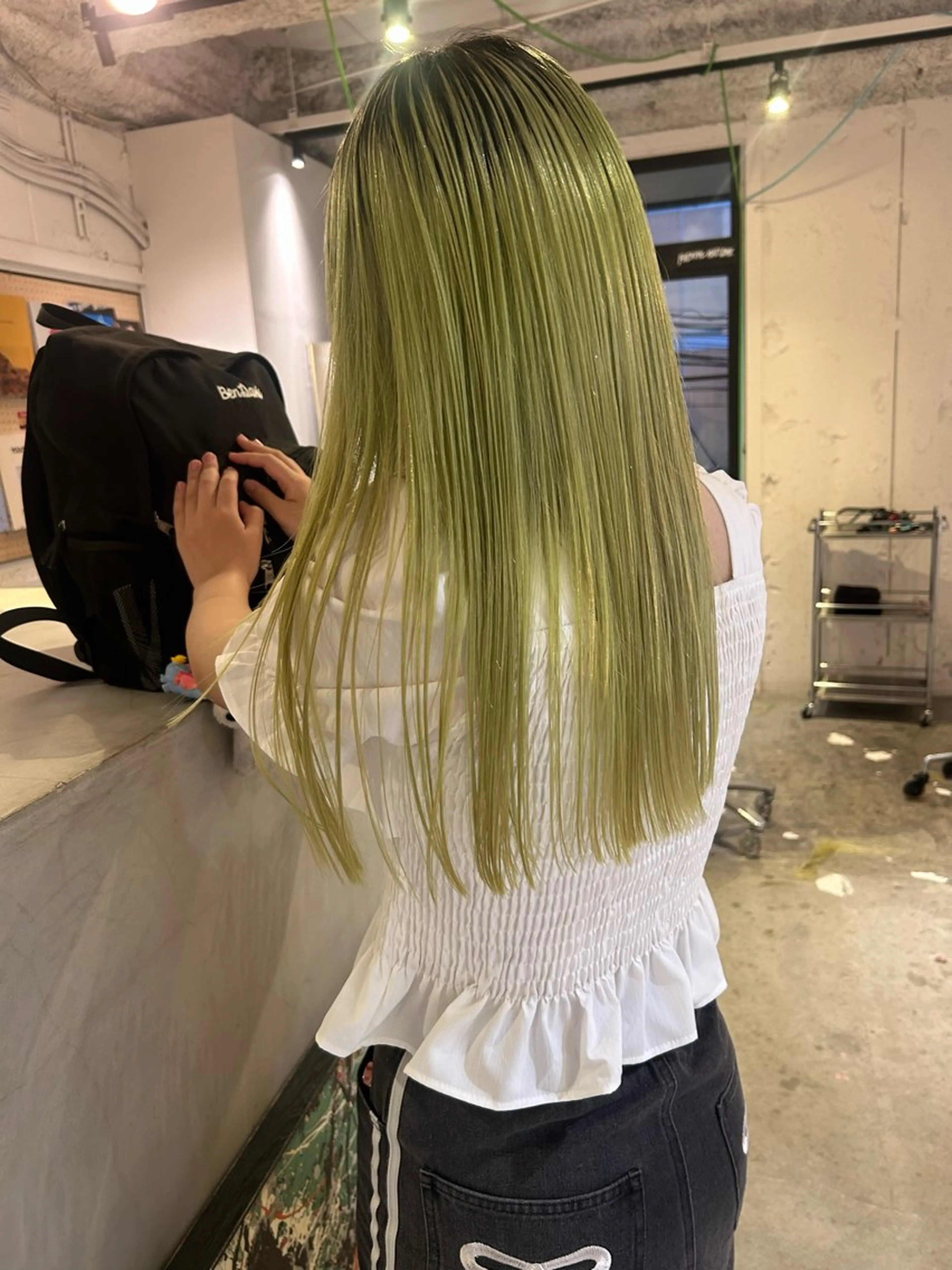 ロング カラー ハイトーンカラー ミント カット ヘアカラー トリートメント Loom.所属・村上雅人 ナチュラルモードのヘアスタイル