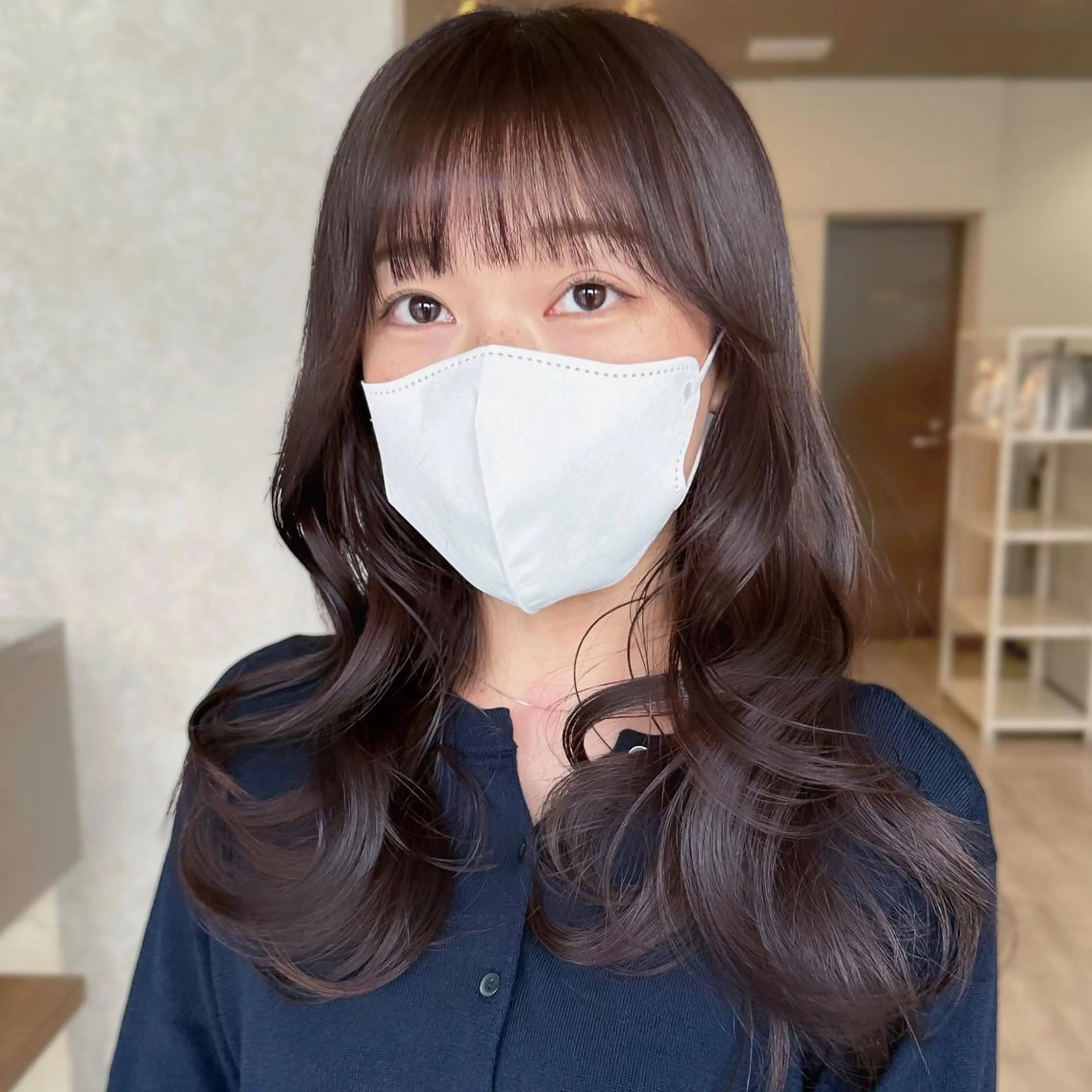 ミディアム カラー ミディアムレイヤー ブラウンカラー チョコレートブラウン レイヤーカット カット 高橋 みく/ minim 暖色のヘアスタイル