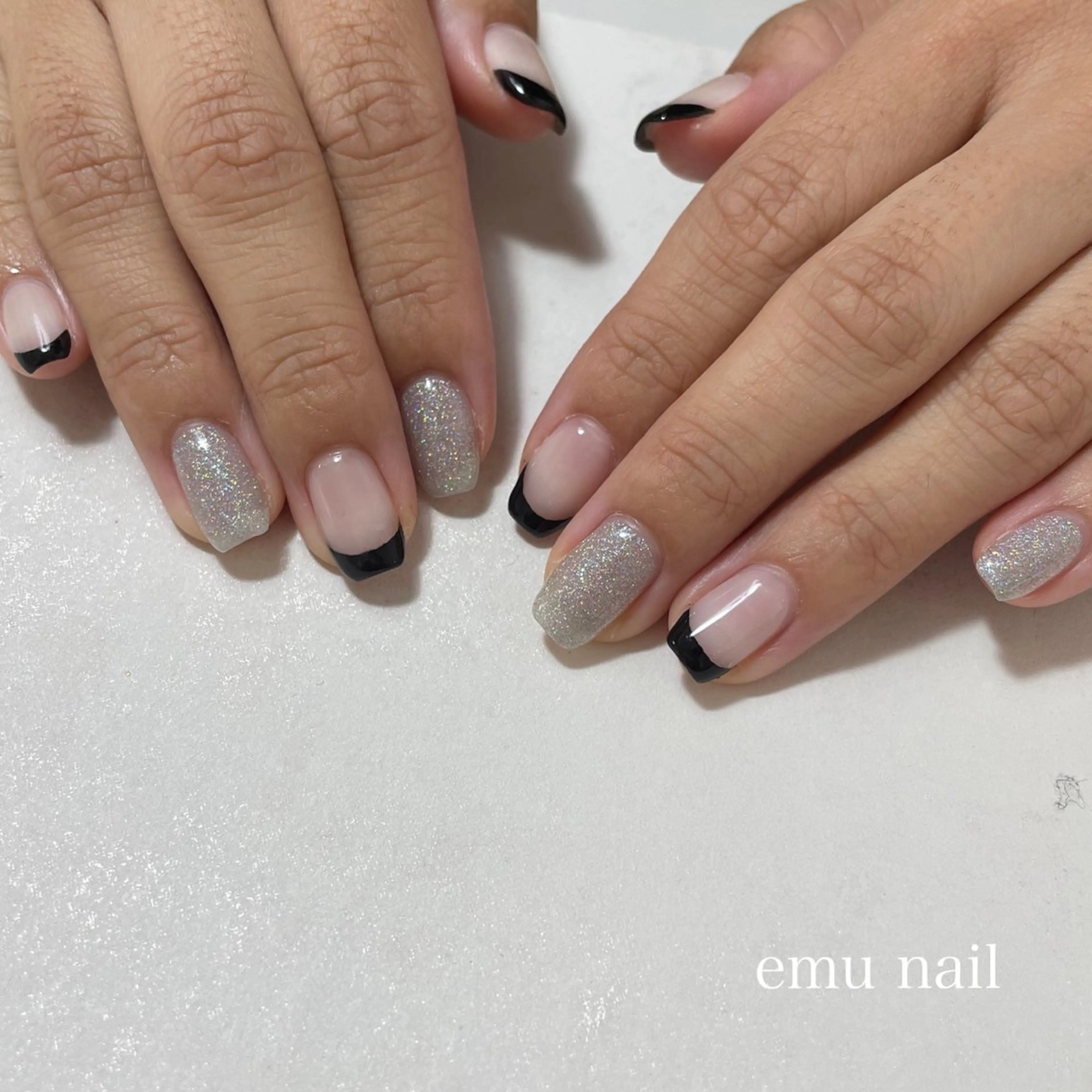 ネイル フレンチネイル ラメ(グリッター) シルバー emu nail所属・emu nail shionのネイルデザイン