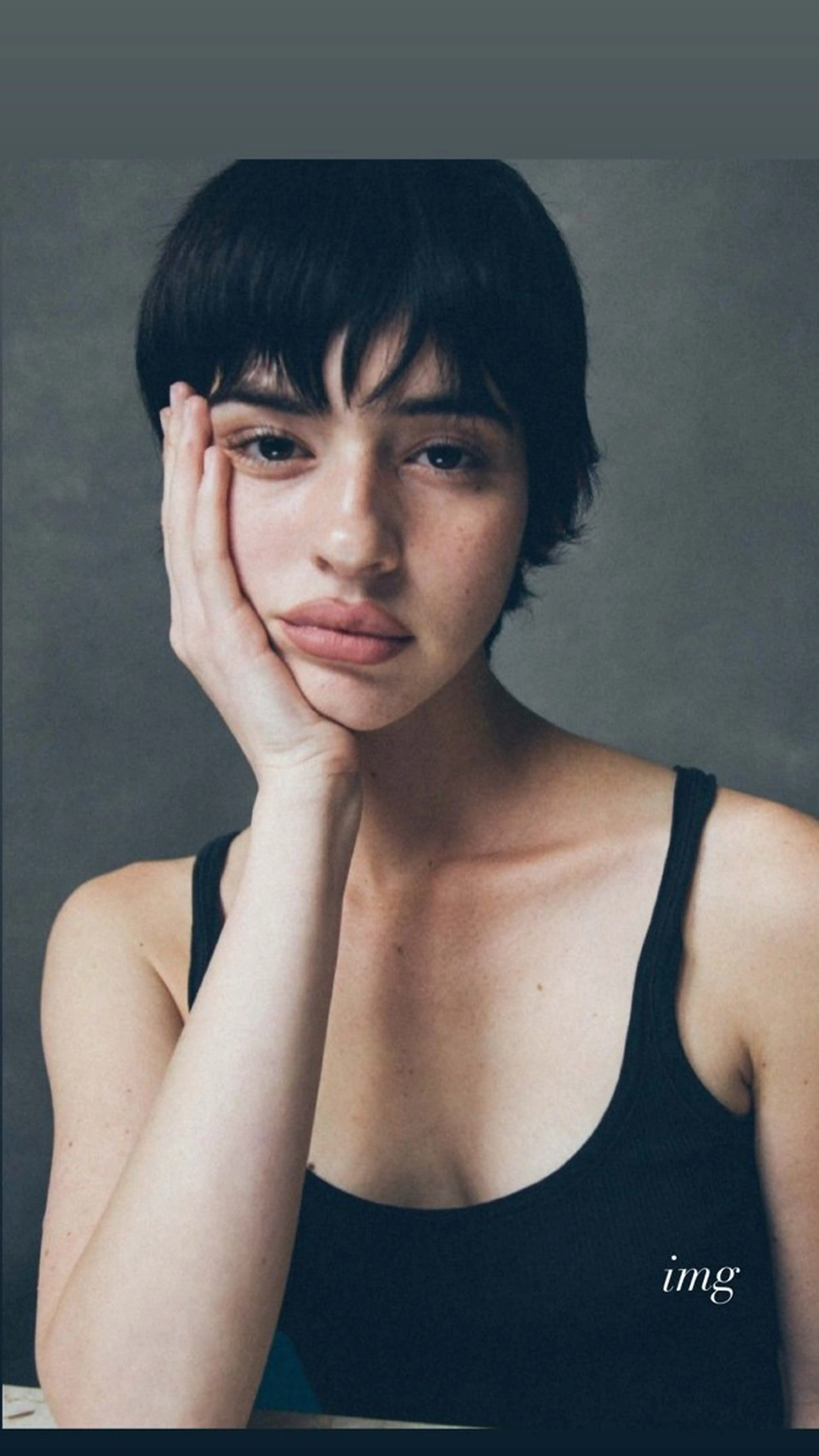 ショート THE DAY所属・AKI HASHIMOTOのヘアスタイル