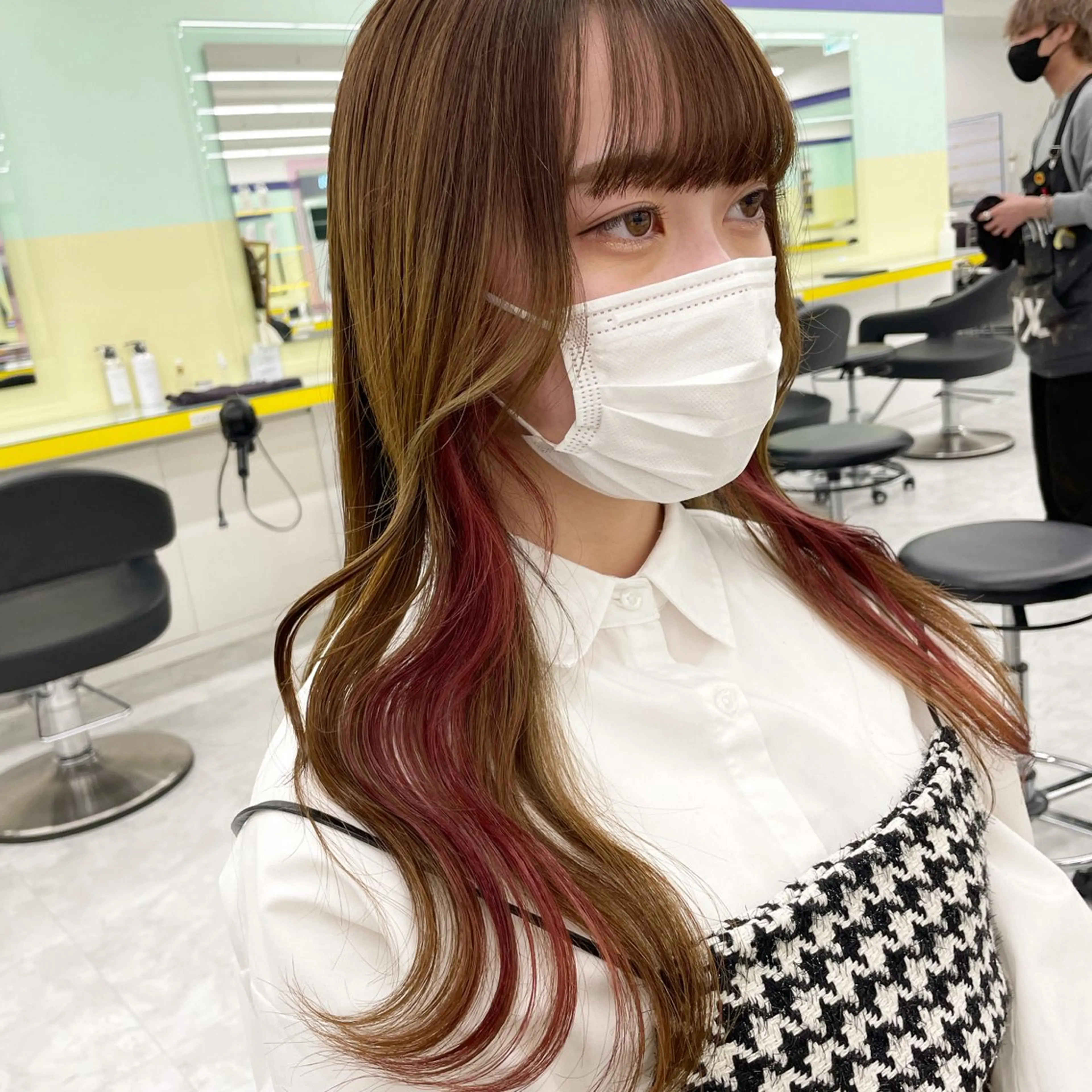 セミロング カラー ヘアアレンジ インナーカラー ピンクカラー ヘアカラー パーマ トリートメント ヘッドスパ ヘアセット 顔まわりカット の達人のヘアスタイル