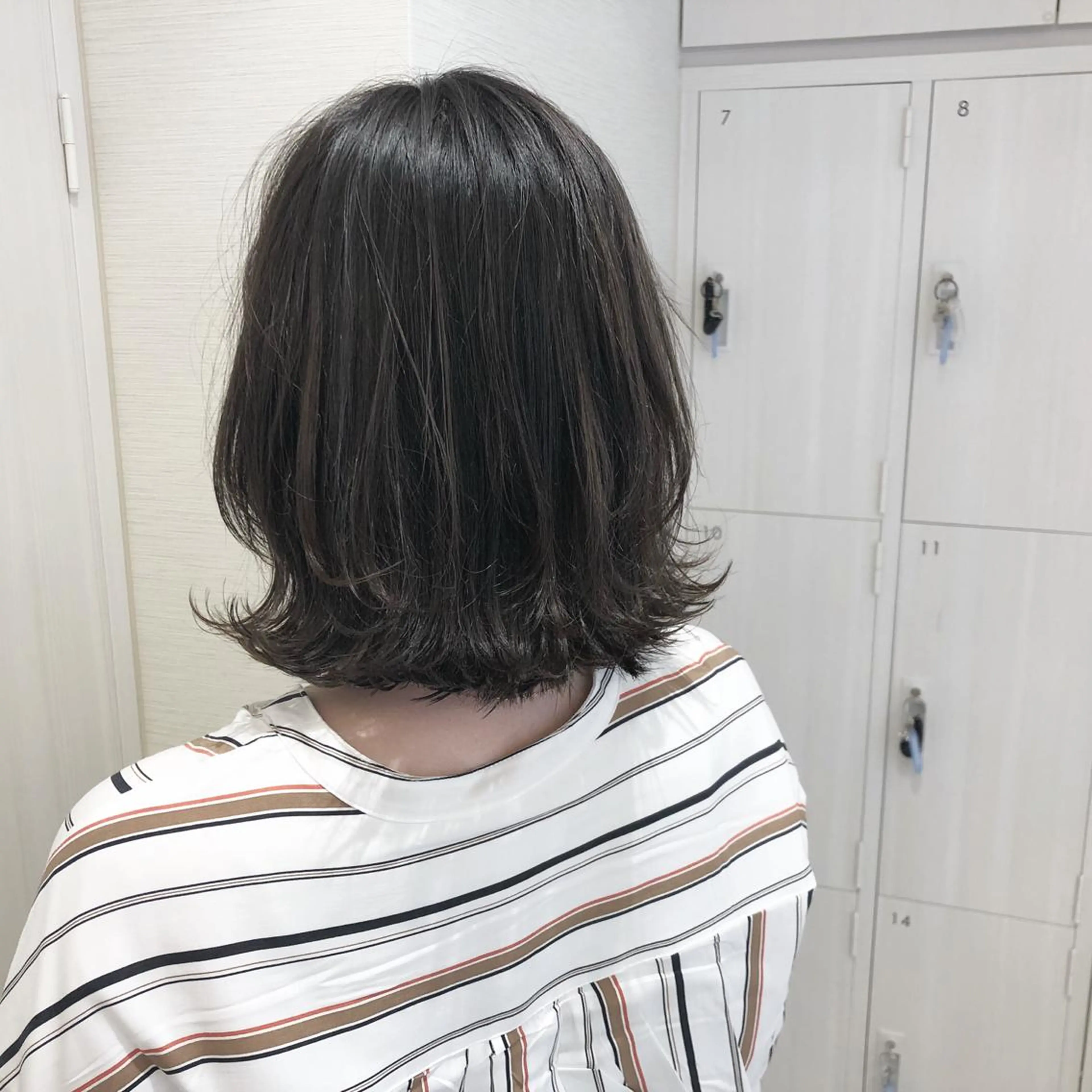 セミロング カラー アッシュ アッシュグレー 透明感カラー ダブルカラー グラデーションカラー レイヤー/韓国/ 顔周り/しんやのヘアスタイル