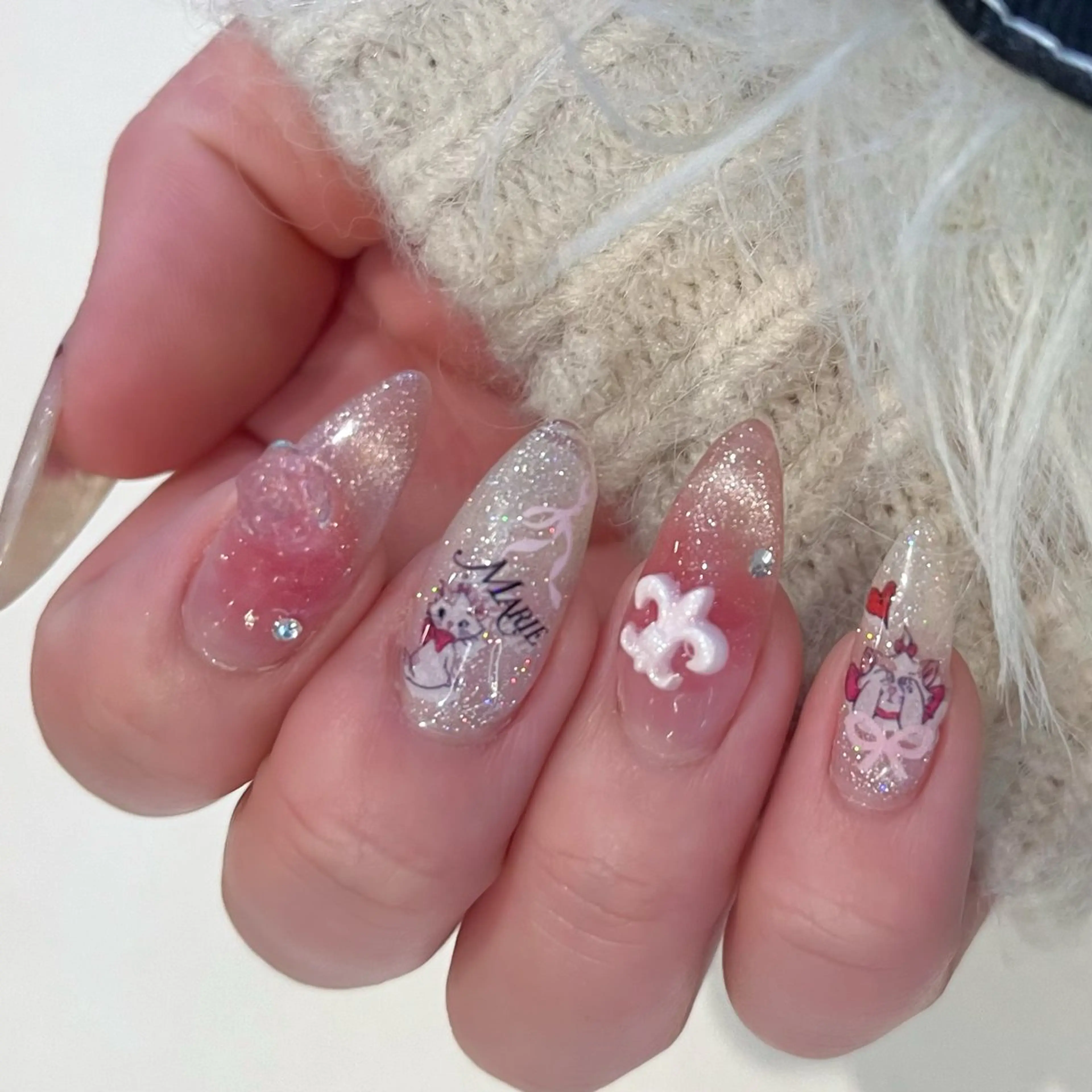 ネイル 持ち込み 坂口 莉愛のネイルデザイン