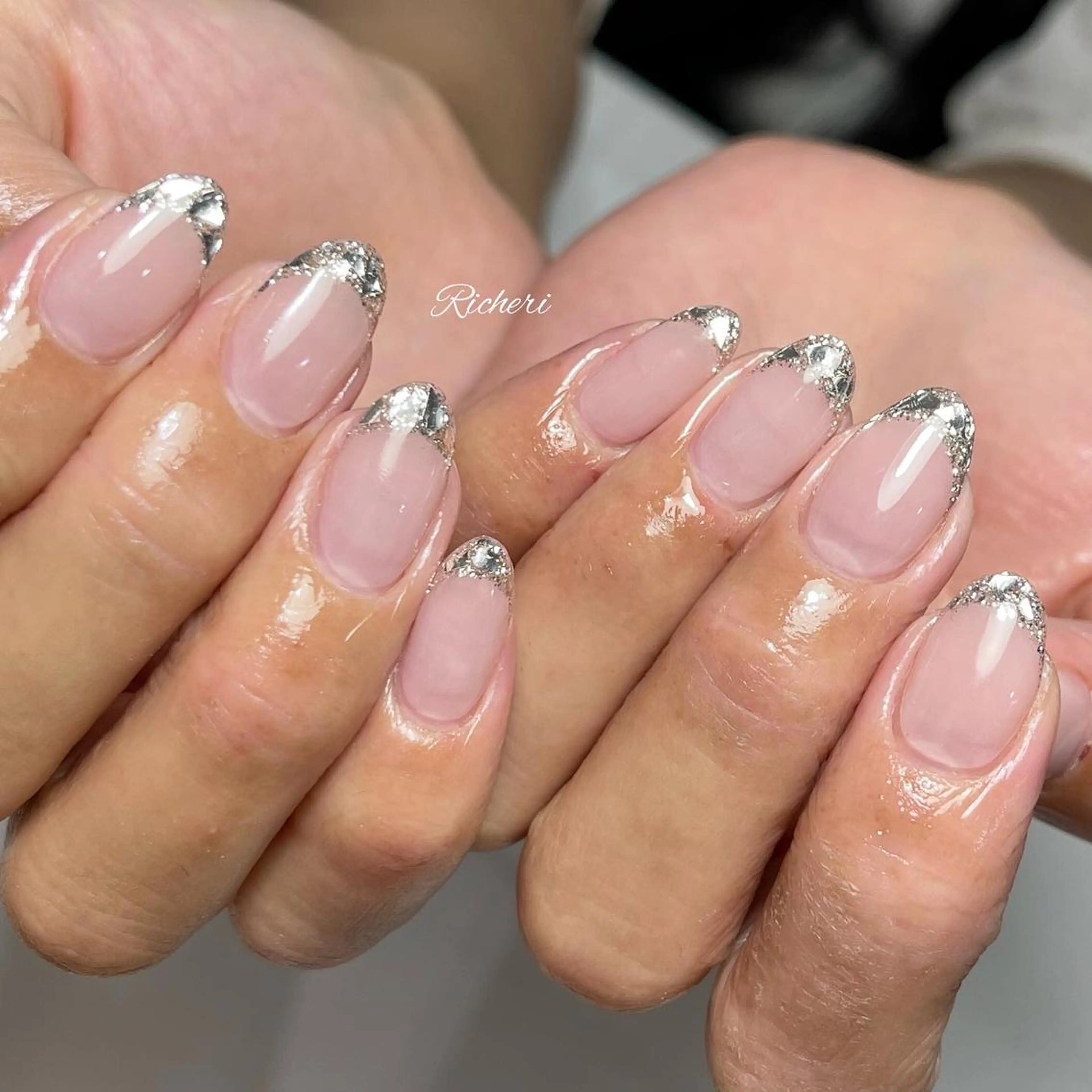 ミディアム ネイル 韓国風ヘア アートネイル フレンチネイル ジェルネイル ガラスフレンチ richeri beautyのエステ・リラクイメージ