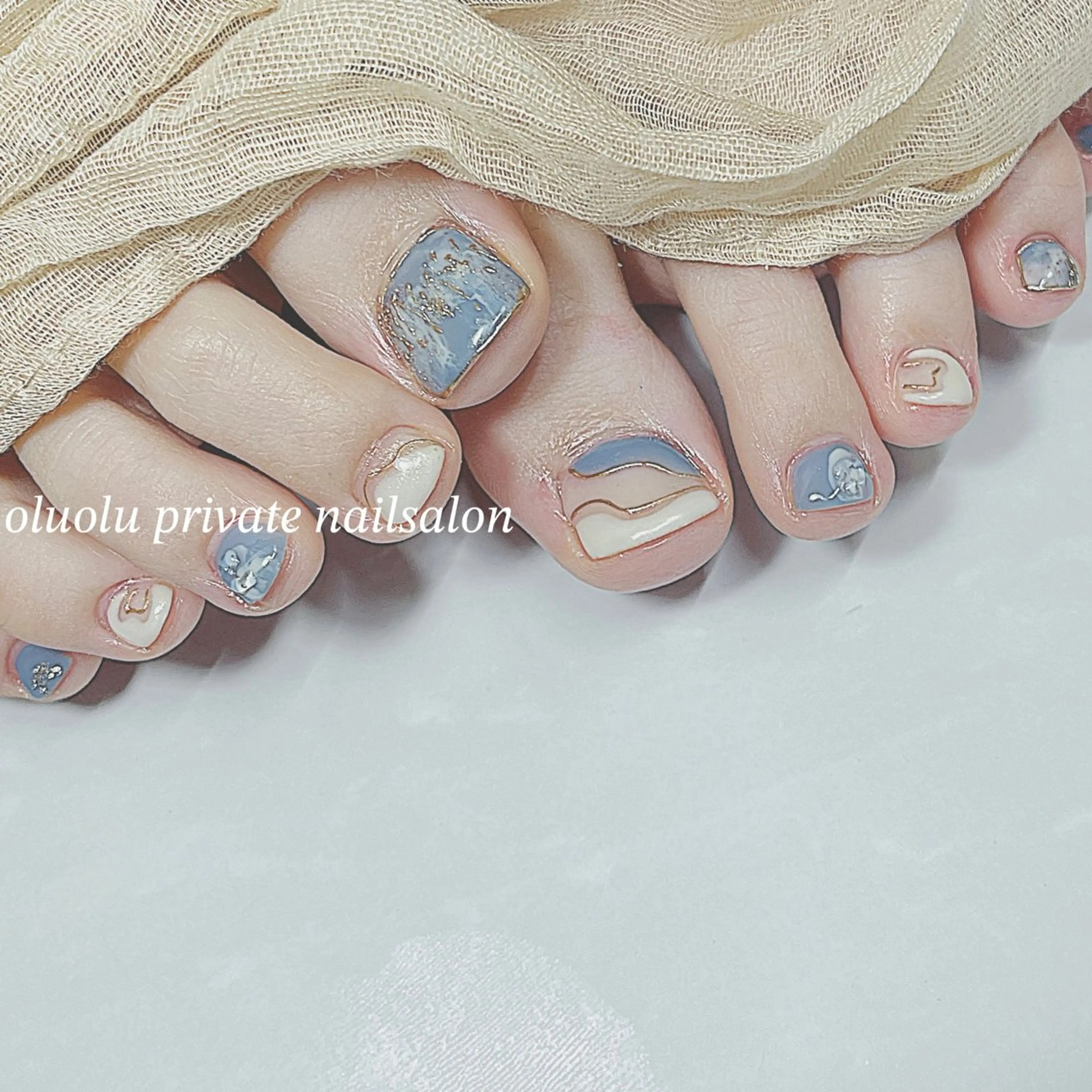 ネイル アートネイル ブルー フットネイル ミラーネイル ニュアンスネイル フットネイル 大村 紬華のネイルデザイン