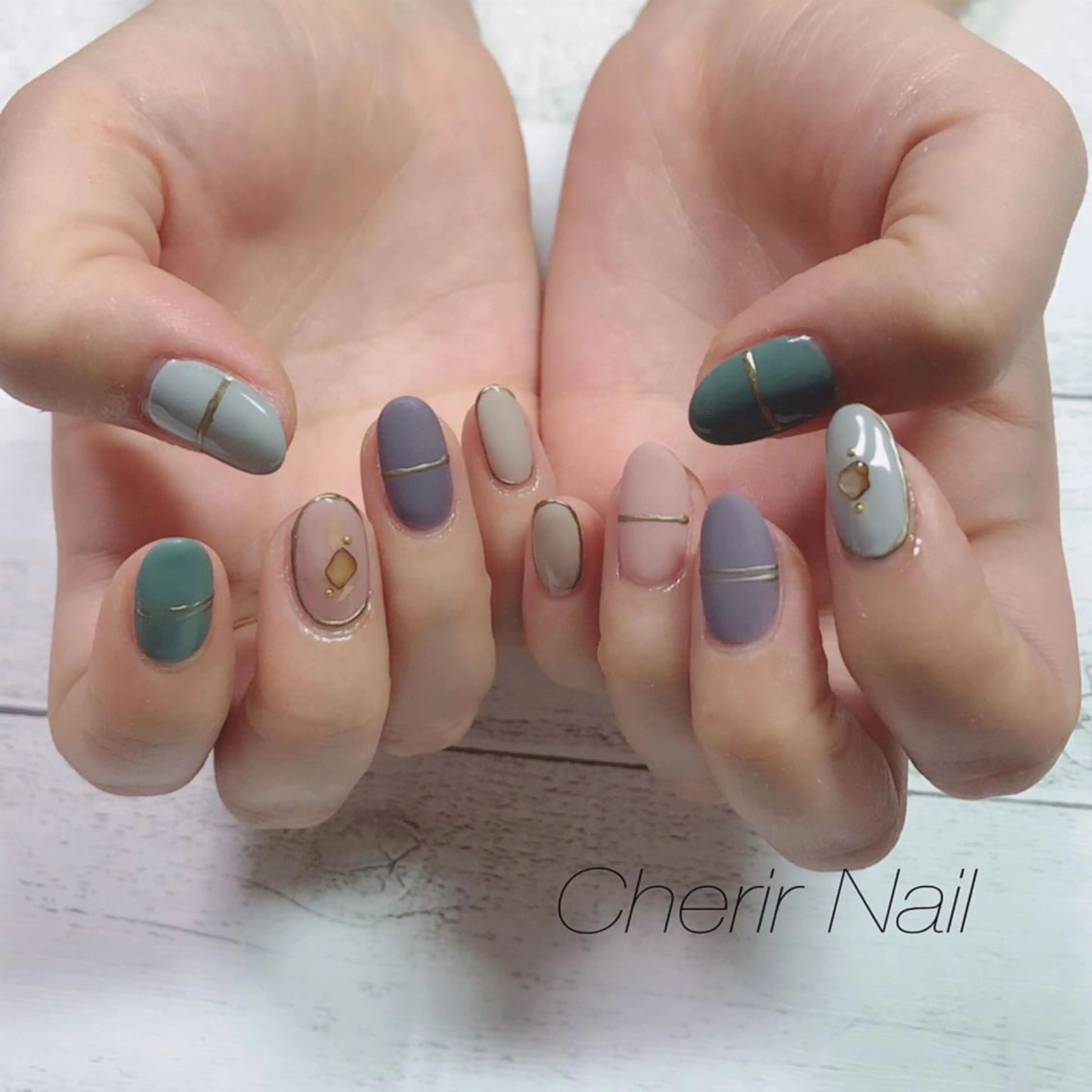 ネイル カジュアル ゴールド マットネイル ワンカラーネイル シンプルネイル Cherirnail kaoriのネイルデザイン