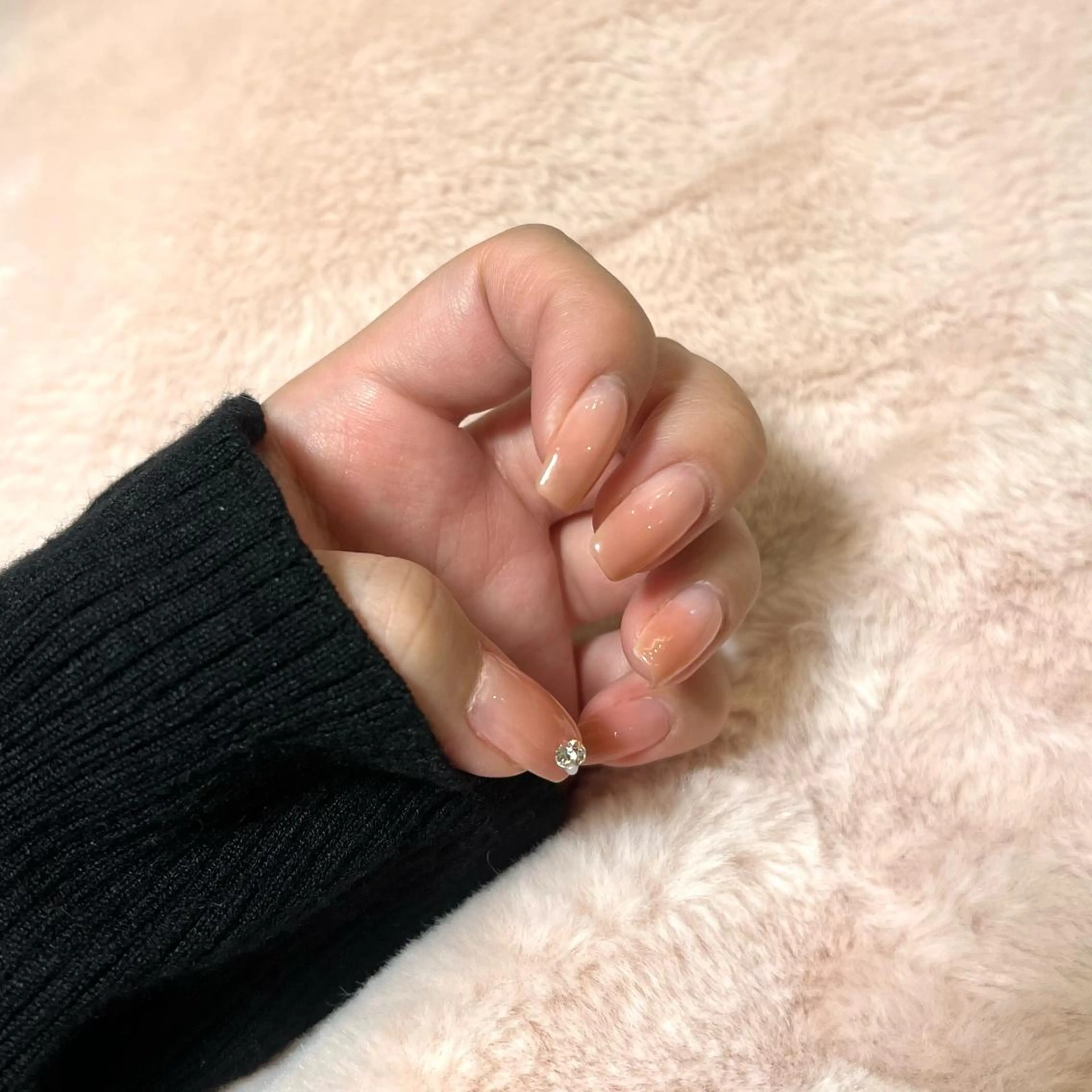 ミディアム ハンドネイル 𝐞𝐚𝐜𝐡 nanami🩰のネイルデザイン