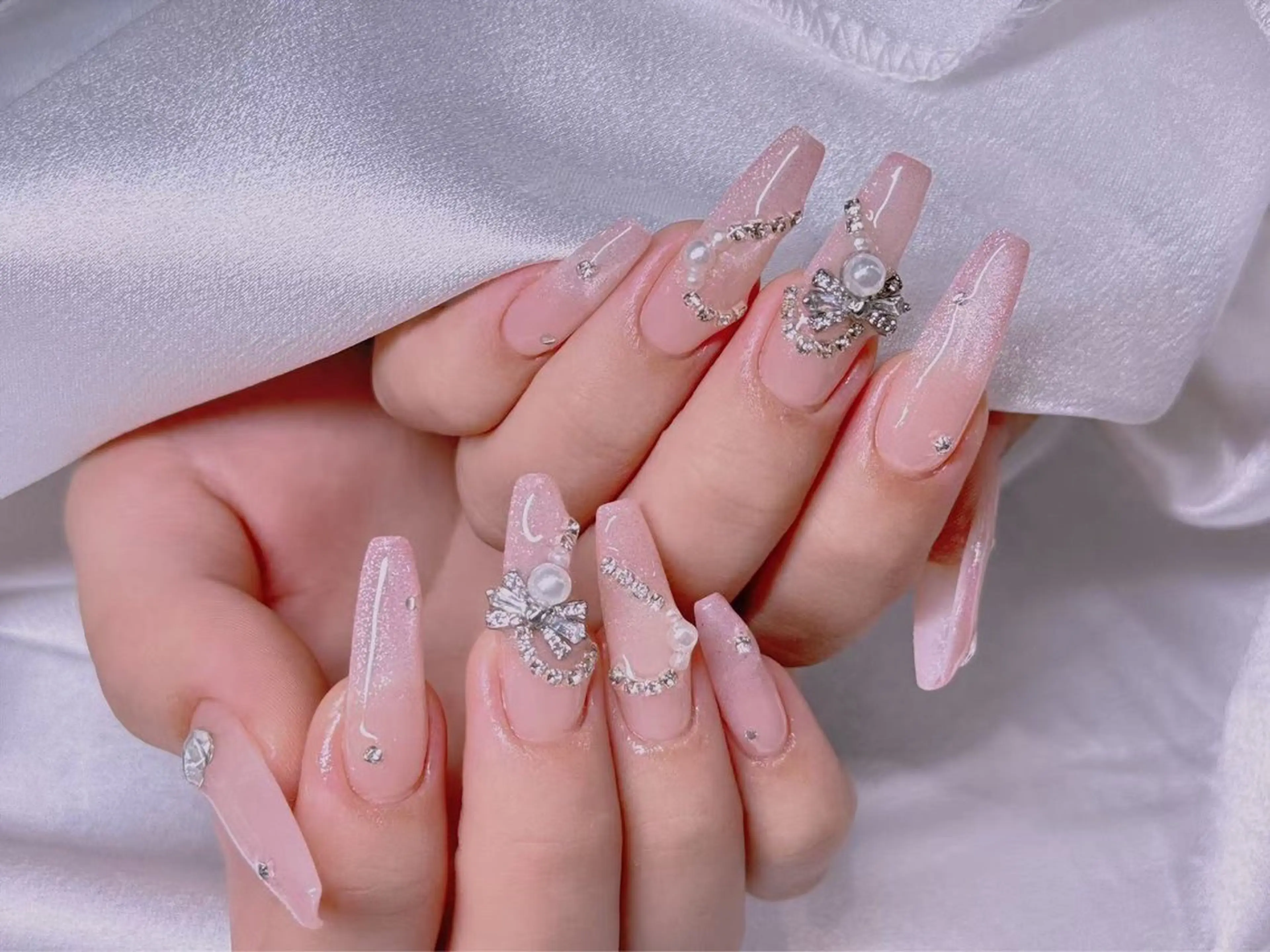 ネイル ブルー チークネイル フレンチネイル ジェルネイル ハート ハンドネイル 美爪パラジェル導入店 Sunnilyのネイルデザイン