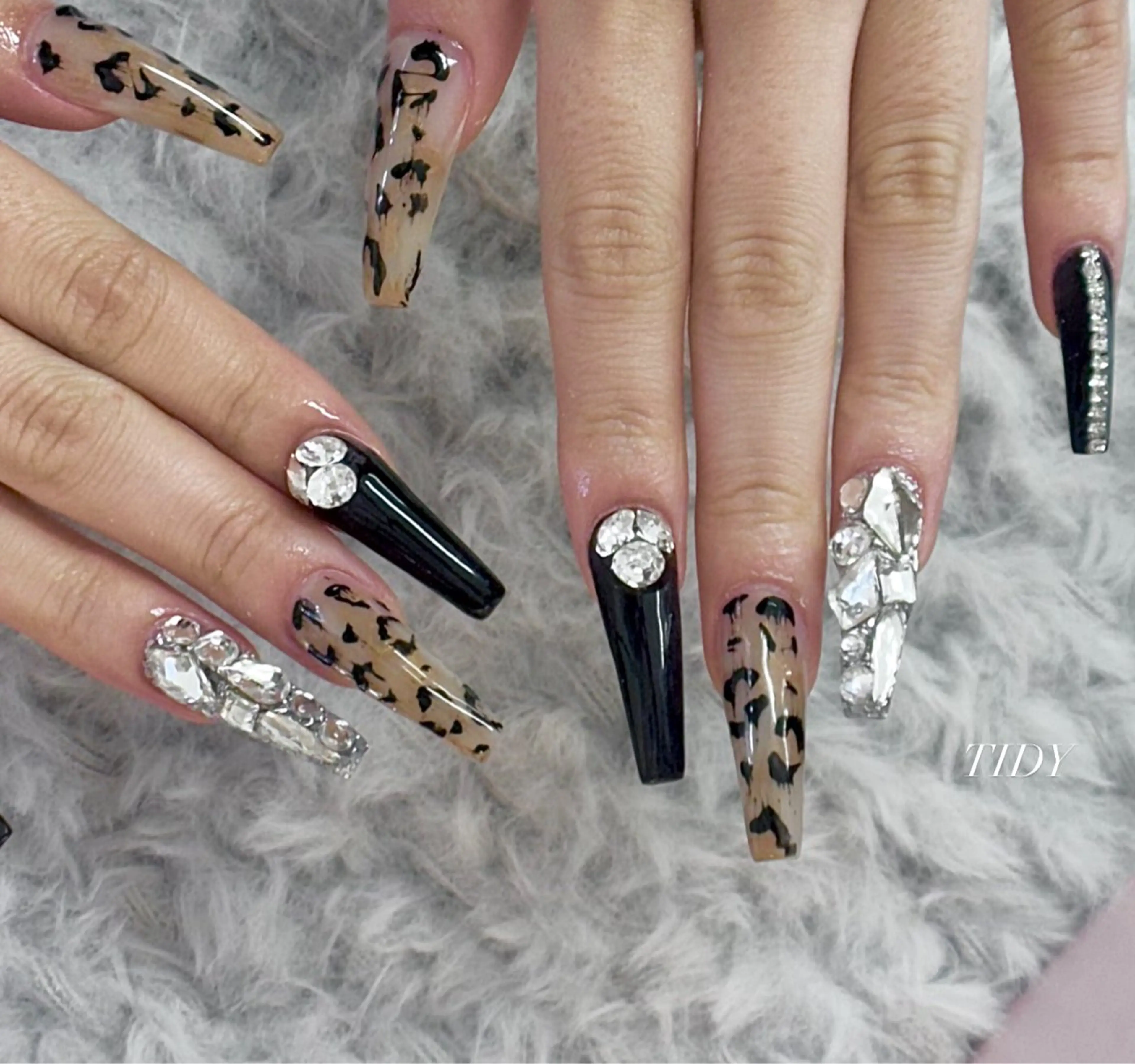 ネイル アニマル柄 長さ出し フットネイル ジェルネイル キラキラネイル ハンドネイル TIDY M&Mのネイルデザイン