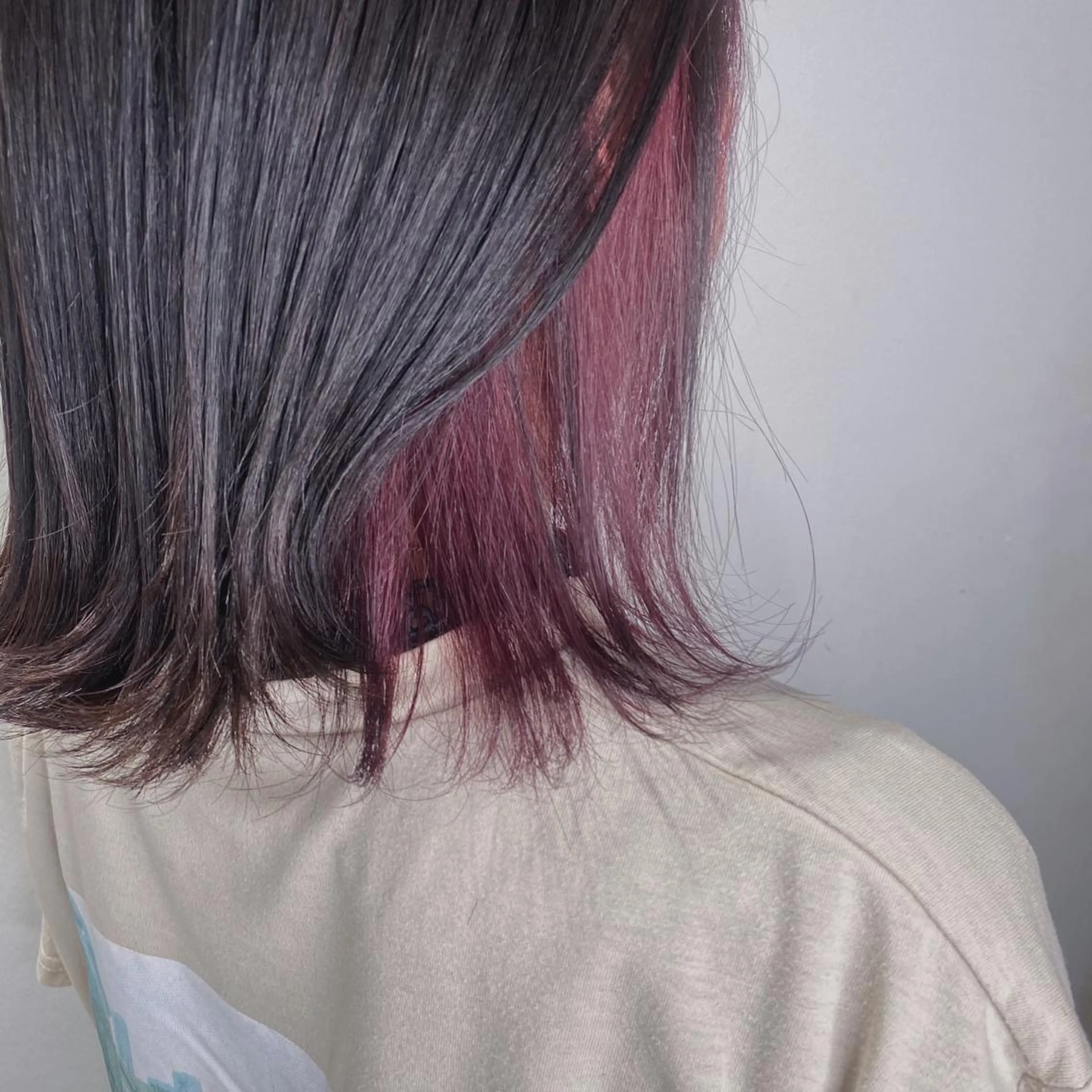 ミディアム カラー インナーカラー ピンクカラー バイオレットカラー ACT/表参道店所属・暖色カラー🍊 せきゆうかのヘアスタイル