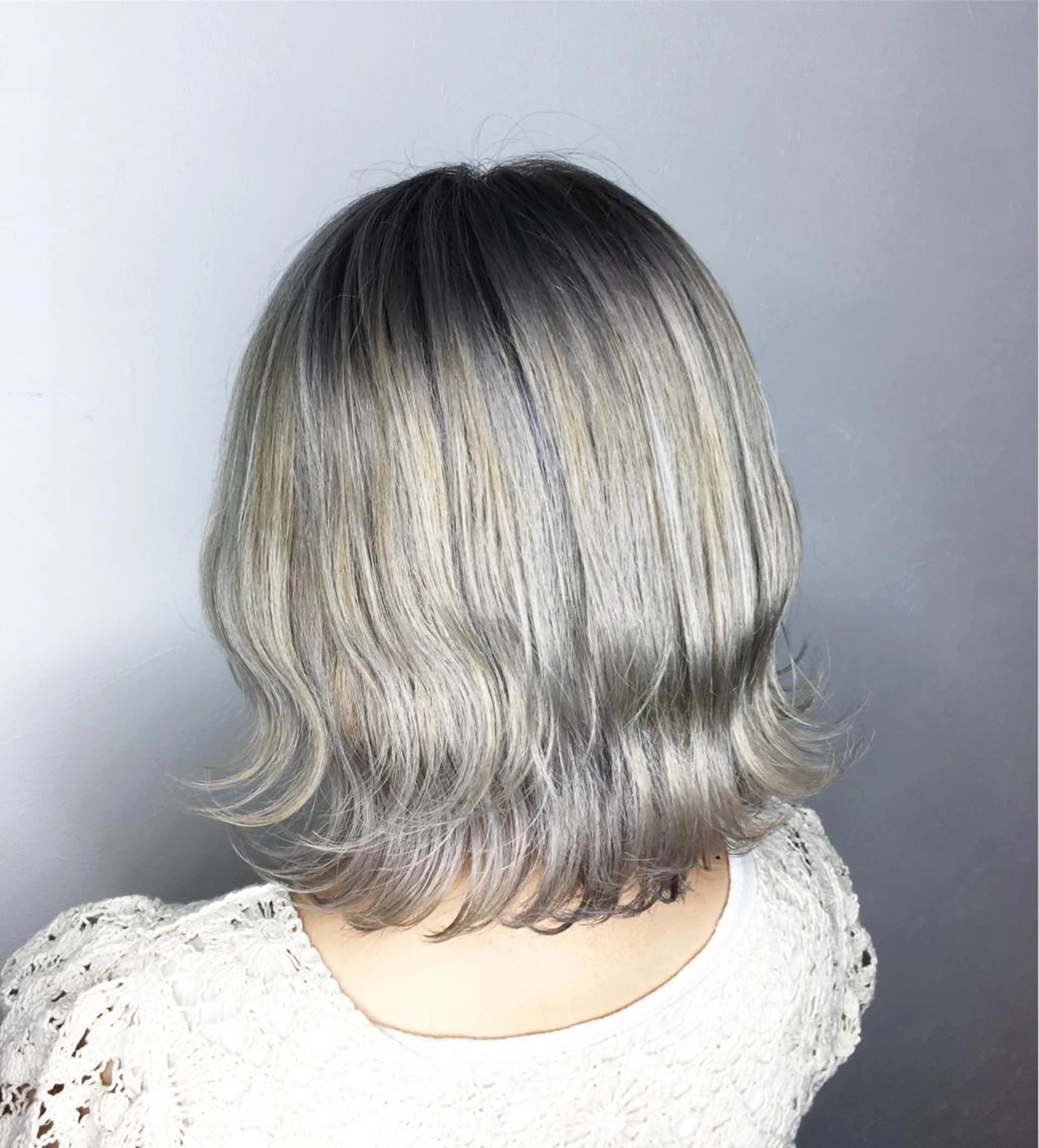 ミディアム カラー ヘアアレンジ 切りっぱなしボブ ベージュカラー ホワイトベージュ ボブ カット ヘアカラー 🧶ブリーチカラー TERU🧶のヘアスタイル