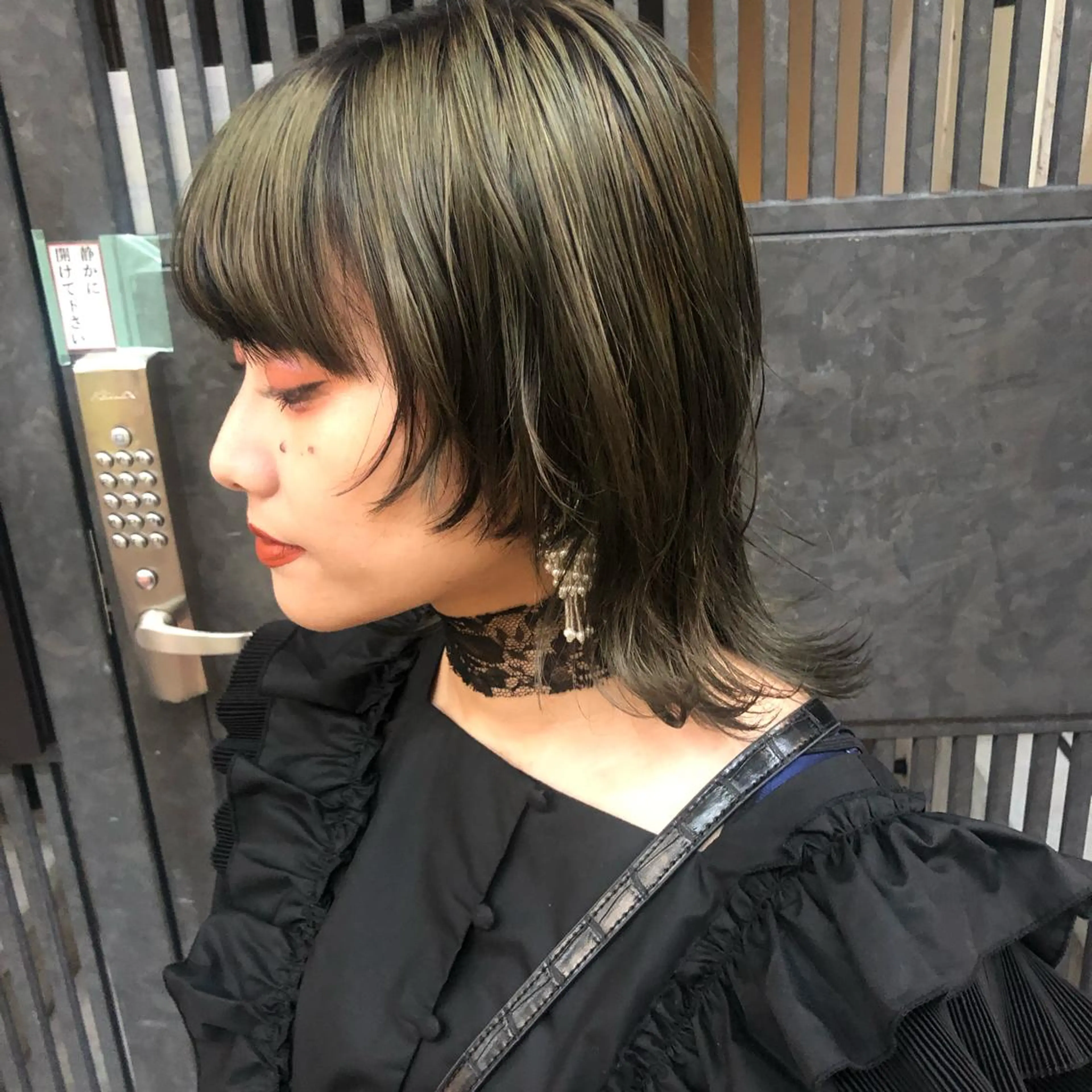 ミディアム カラー ウルフカット／吉村 桃子のヘアスタイル