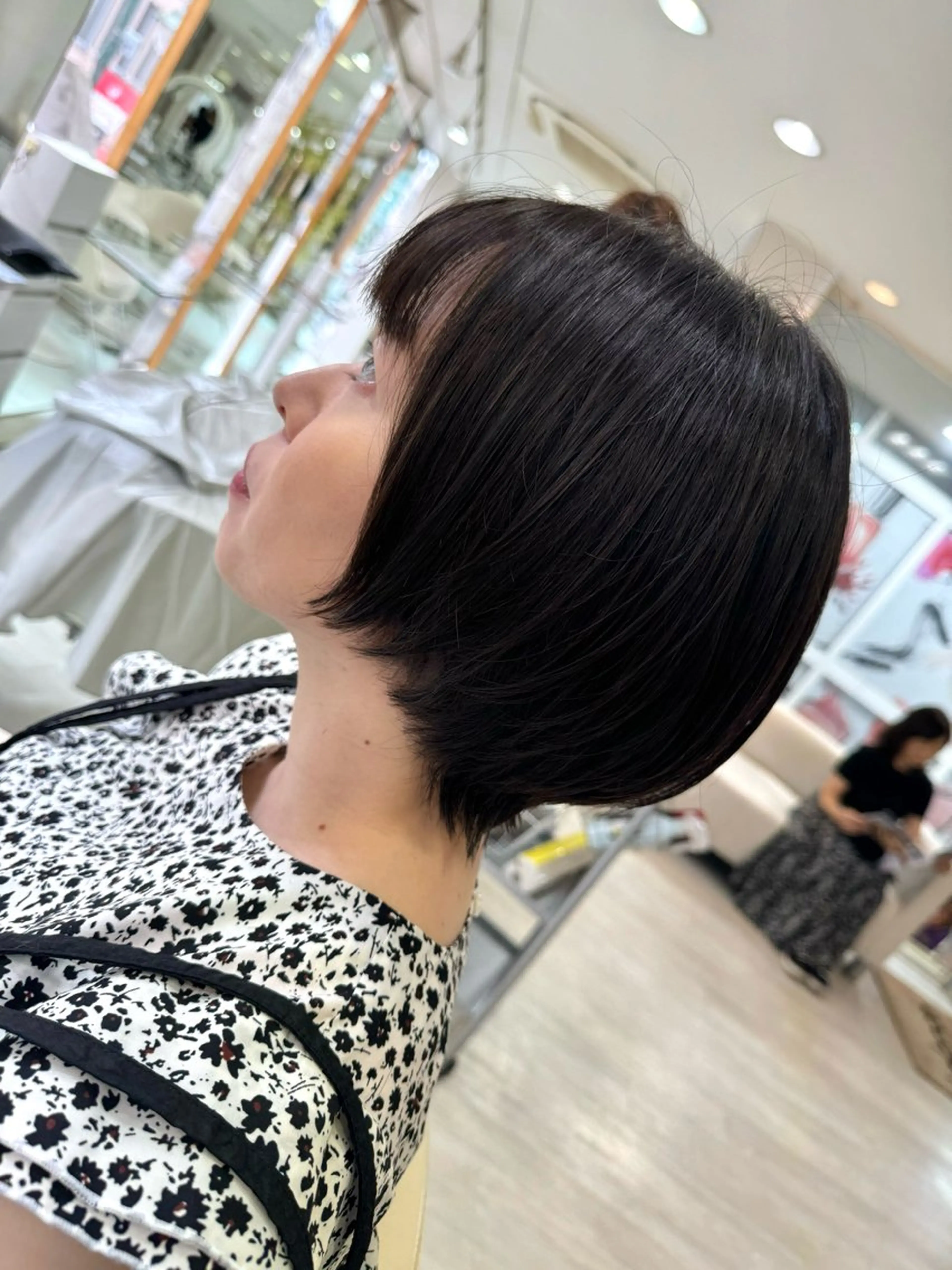 ショート ボブ 外ハネヘア チーフデザイナー 西川凌史のヘアスタイル